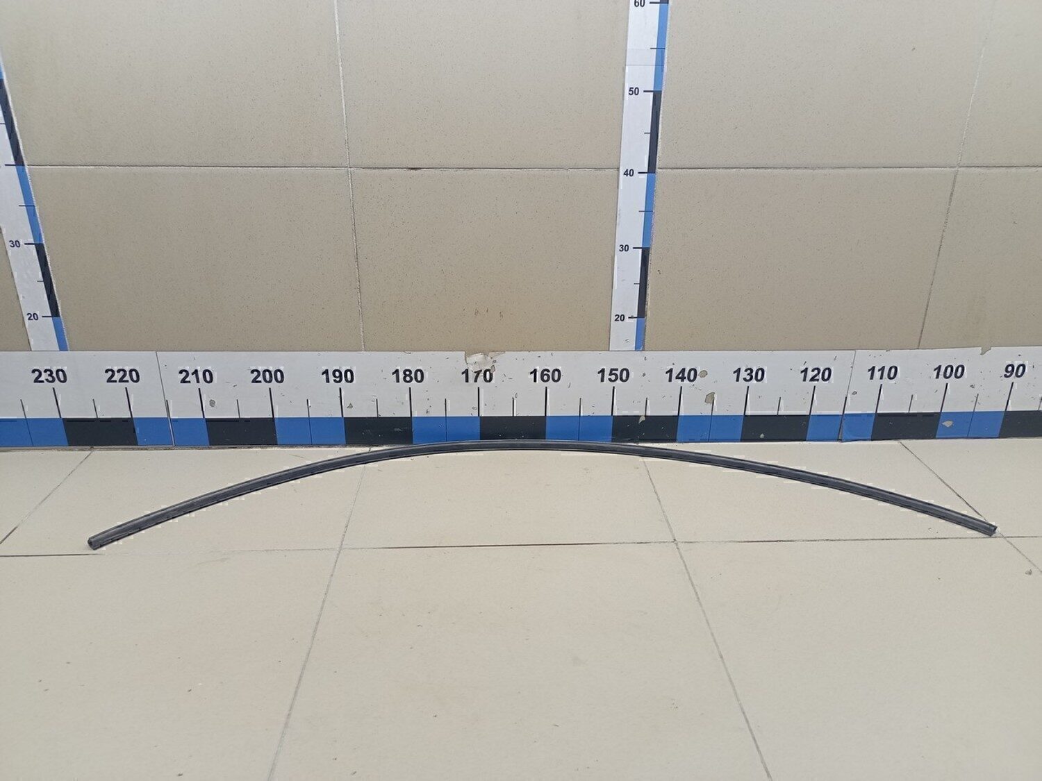 Уплотнитель капота NISSAN Almera (G15) 2013>