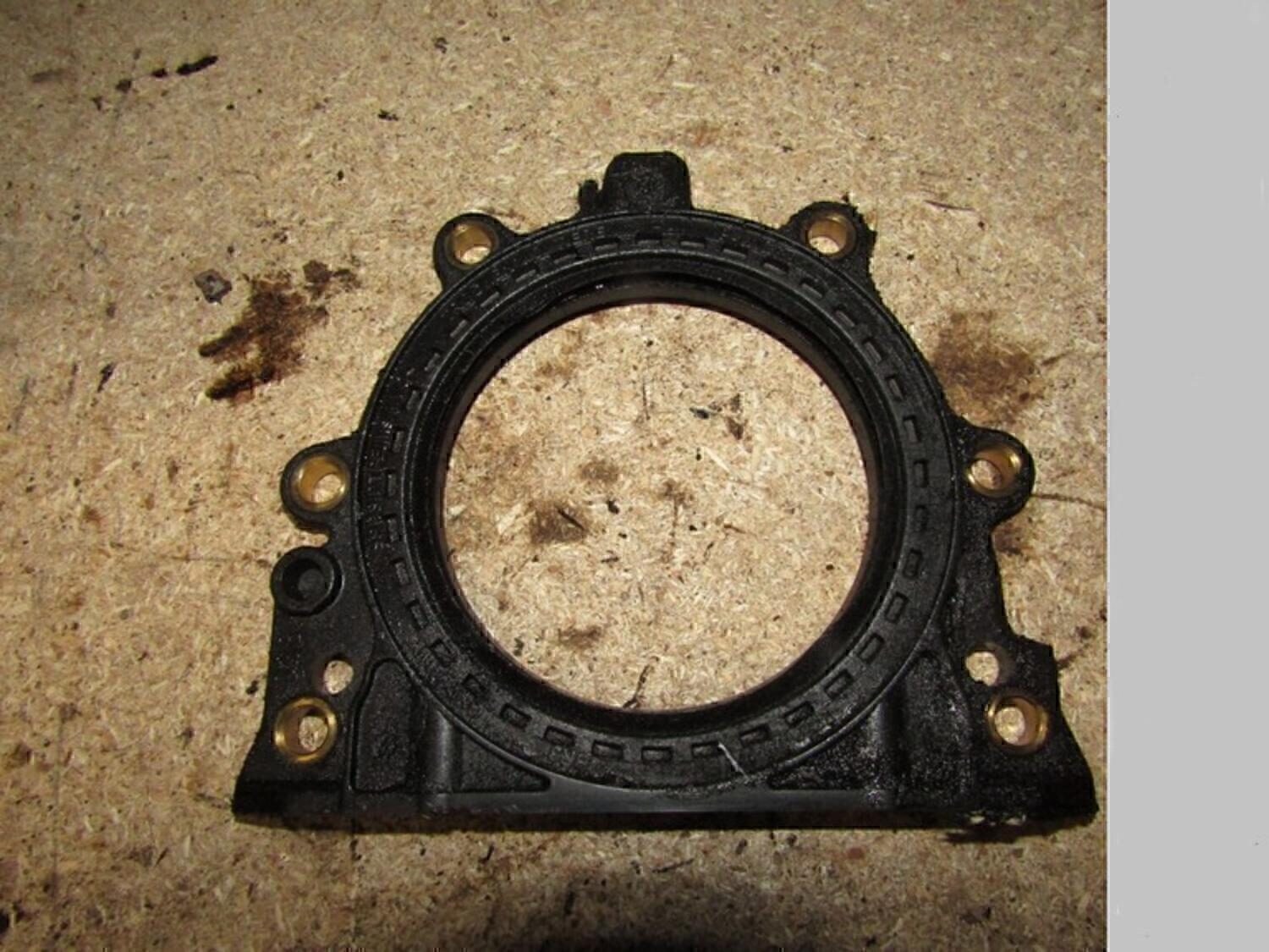 Крышка коленвала задняя VW Passat [B5] 2000-2005