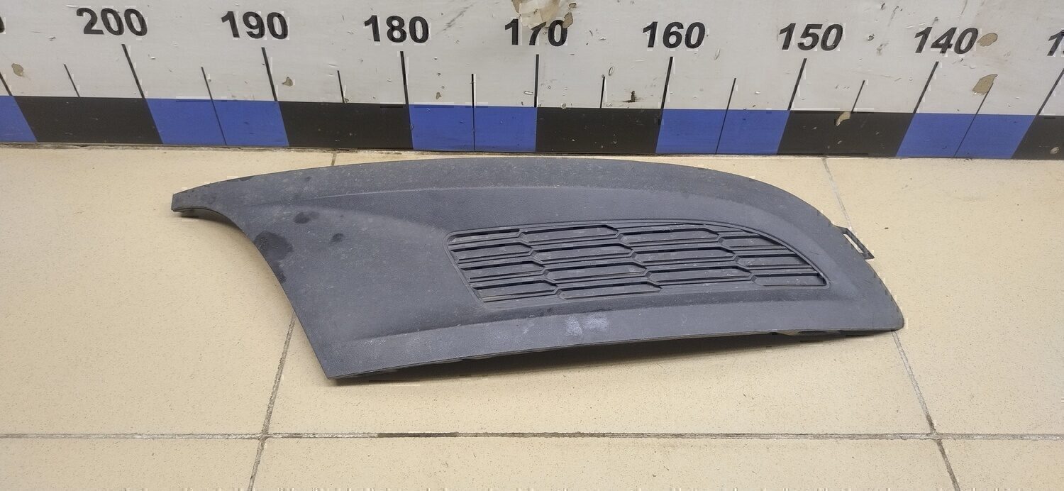 Решетка в бампер правая VW Polo (HB) 2009>