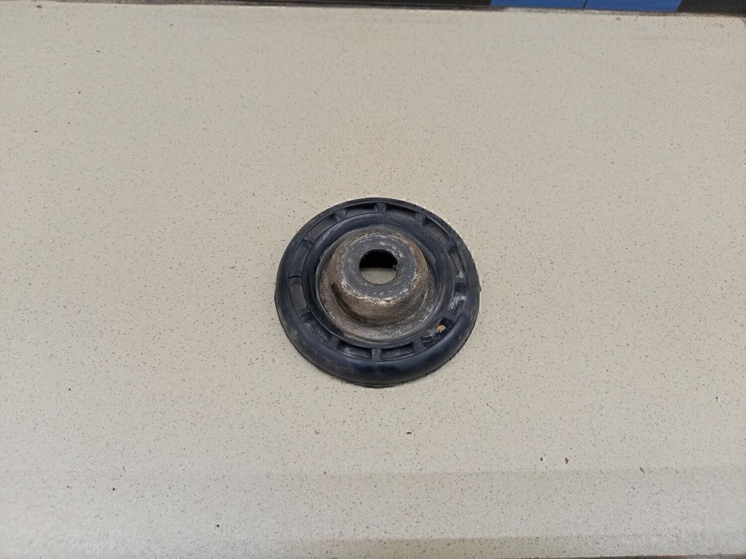 Опора передней пружины верхняя NISSAN Almera (G15) 2013>