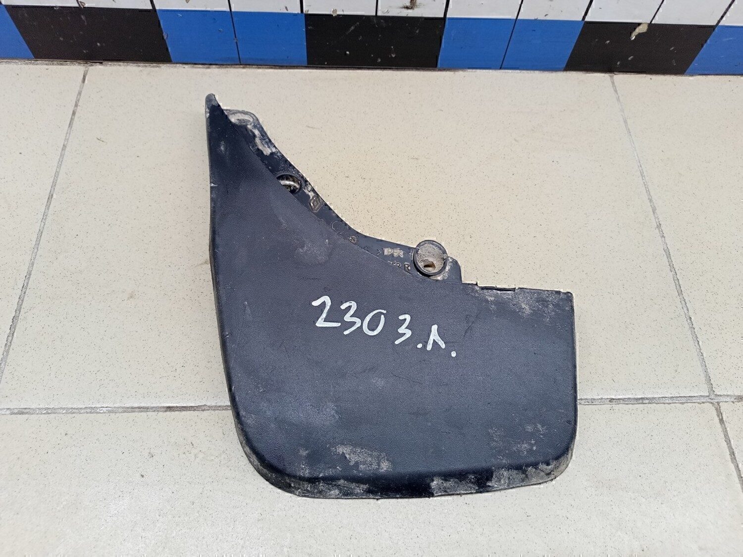 Брызговик задний левый RENAULT Sandero 2014>