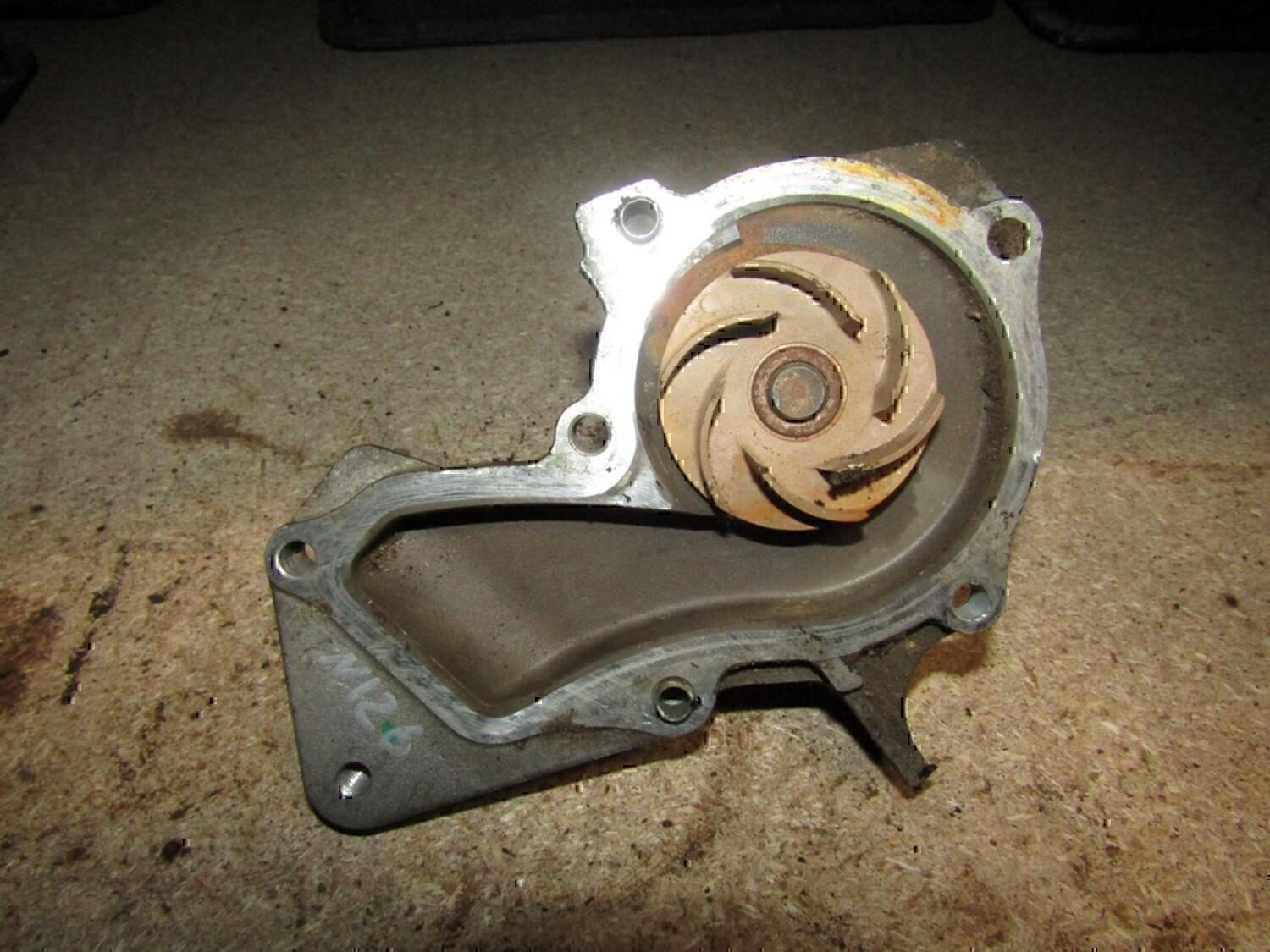 Насос водяной (помпа) FORD Fiesta 1995-2000