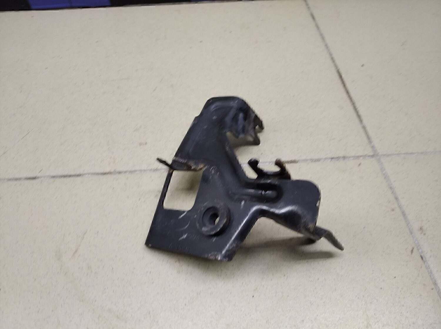 Кронштейн блока ABS (насос) NISSAN Almera N16 2000-2006