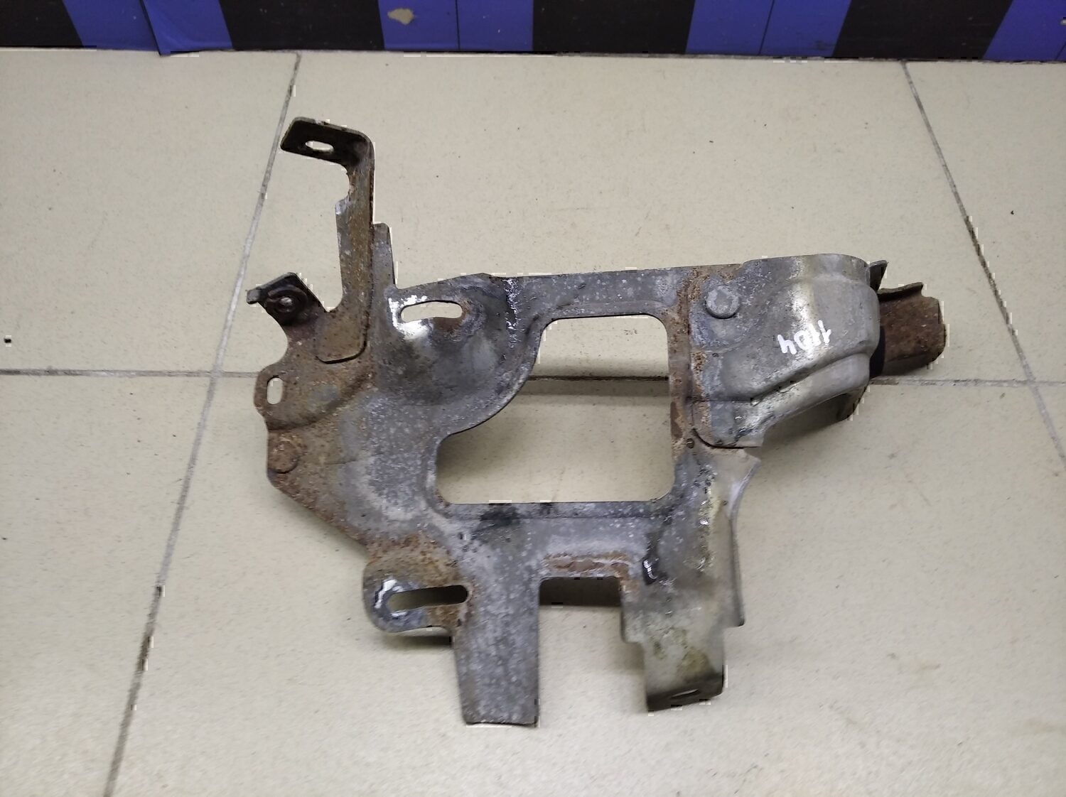 Кронштейн (сопут. товар) NISSAN Note (E11) 2006-2013