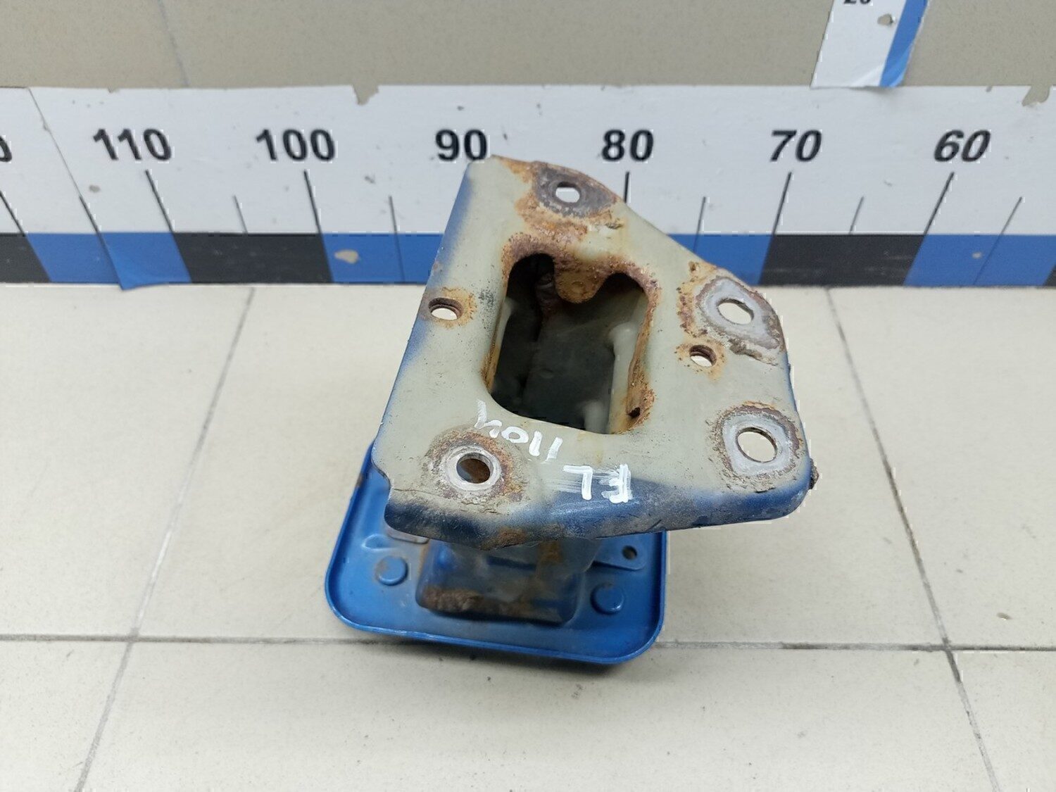 Кронштейн усилителя переднего бампера левый NISSAN Note (E11) 2006-2013