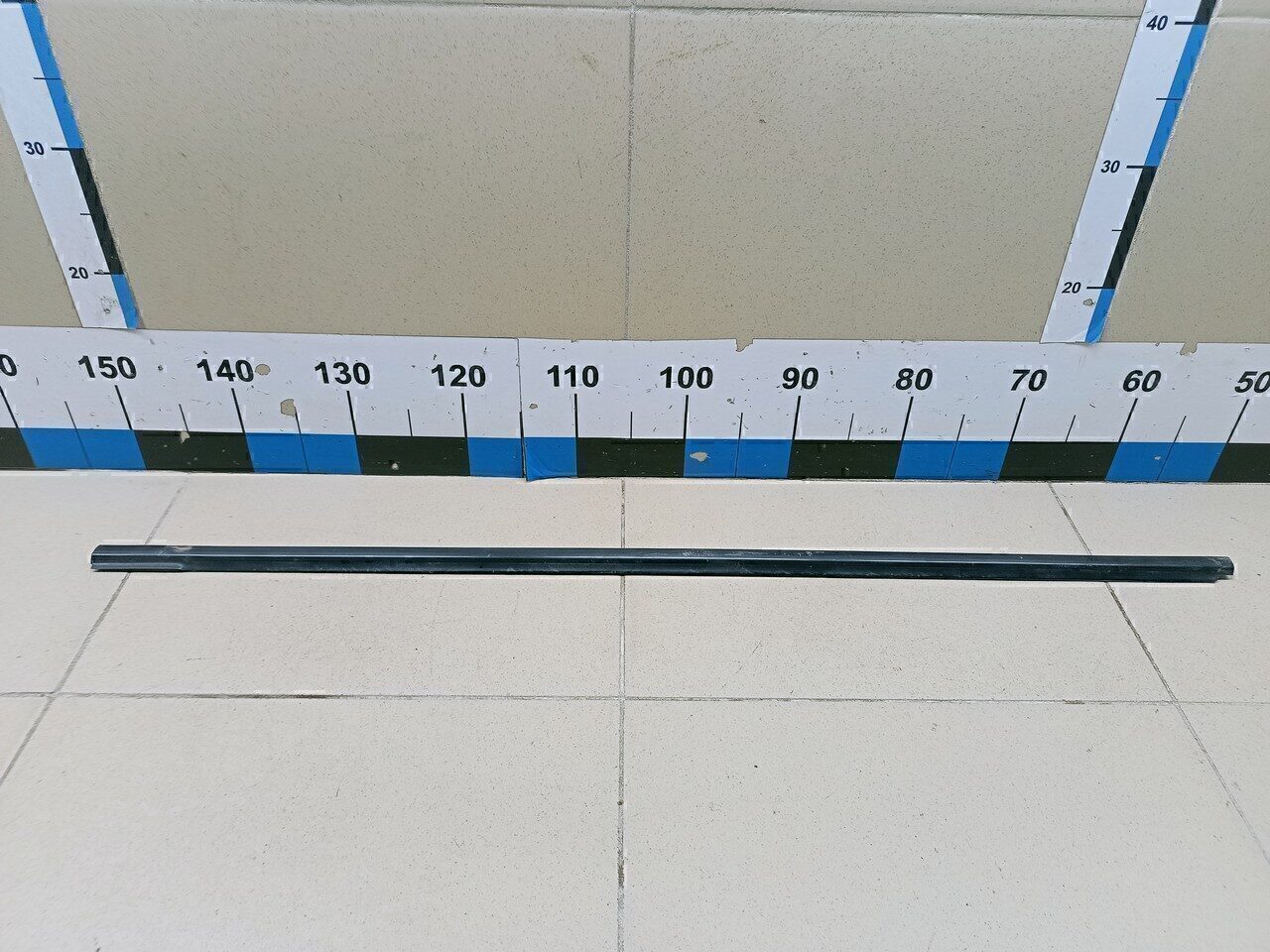 Накладка стекла переднего левого HYUNDAI Solaris 2010-2017