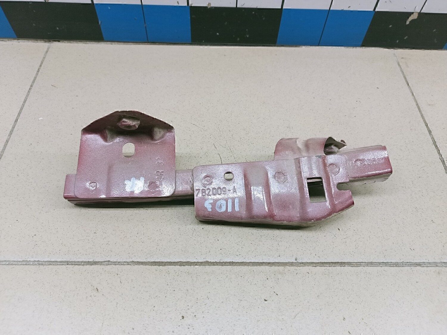 Направляющая стекла двери RENAULT Logan 2005-2014