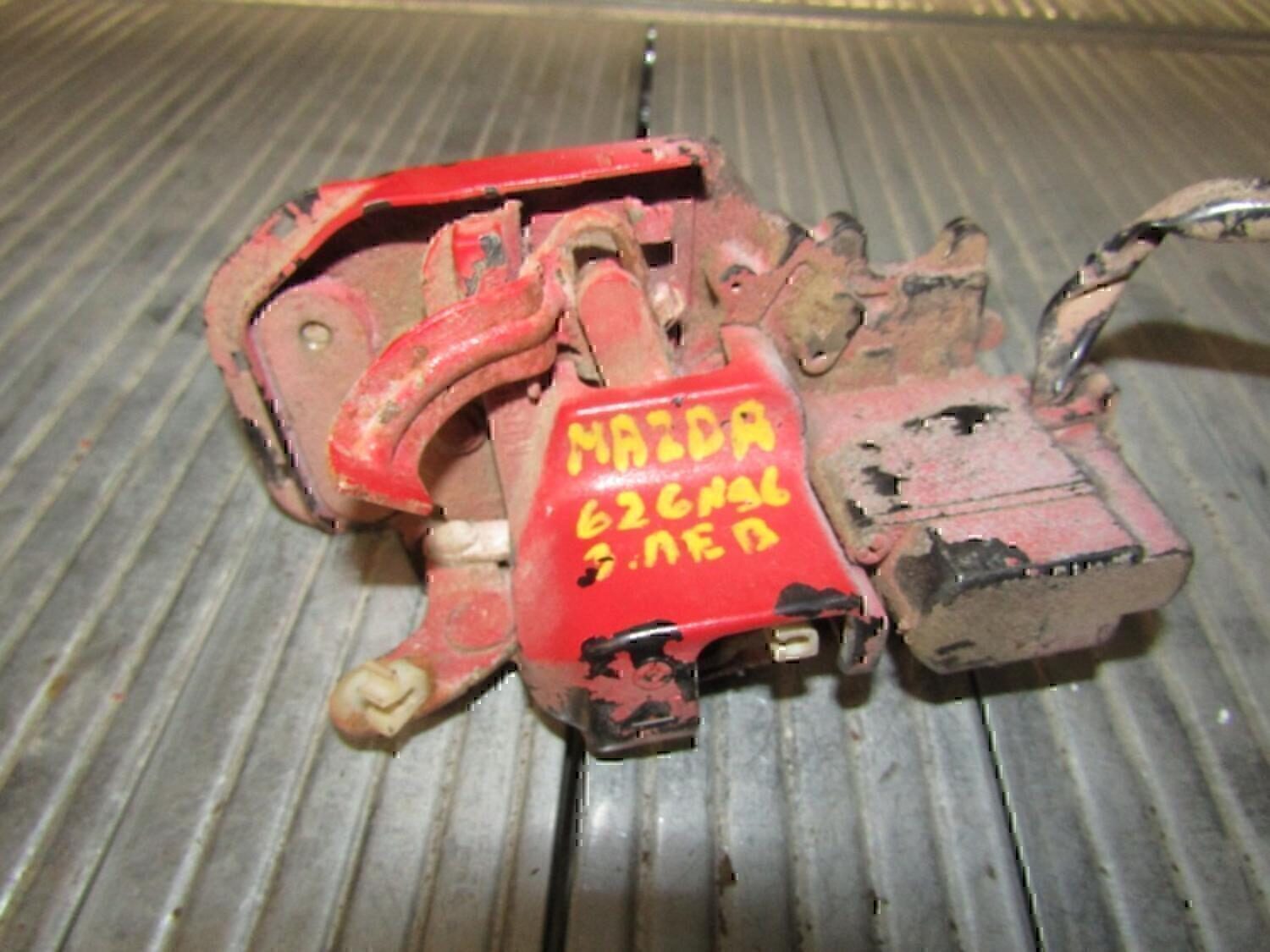 Замок двери задней левой MAZDA 626 (GE) 1992-1997