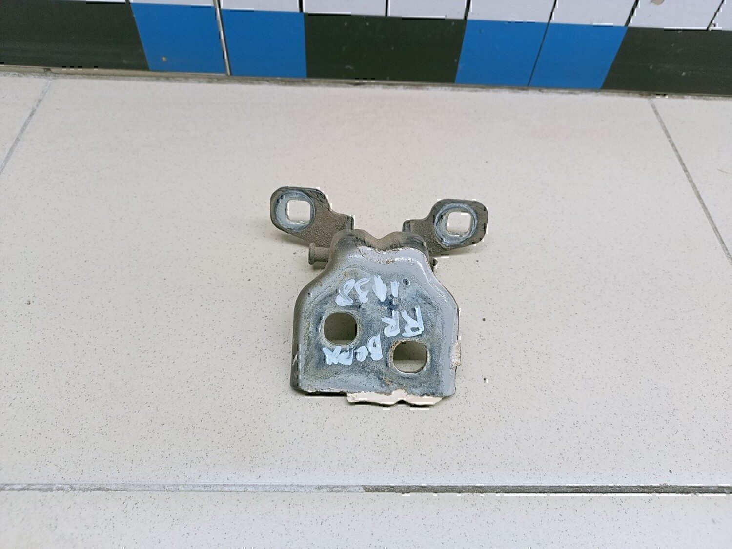 Петля двери RENAULT Duster 2012>