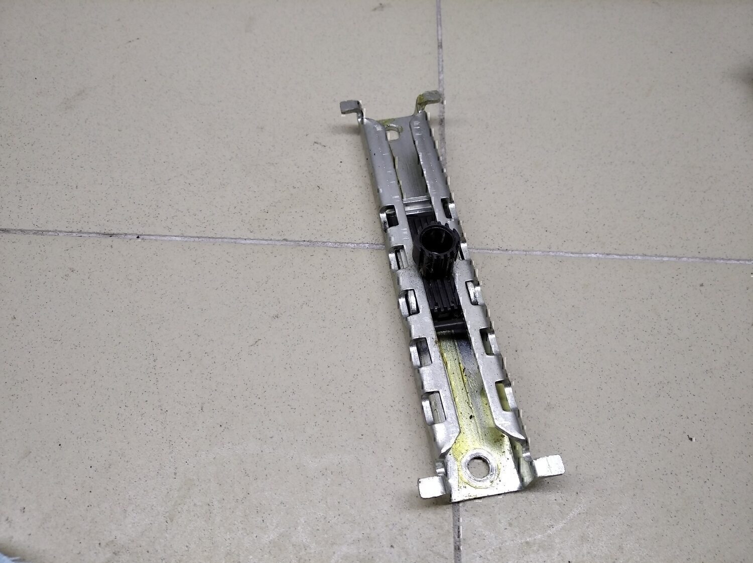 Механизм регулировки ремня безопасности VAZ Chevrolet NIVA