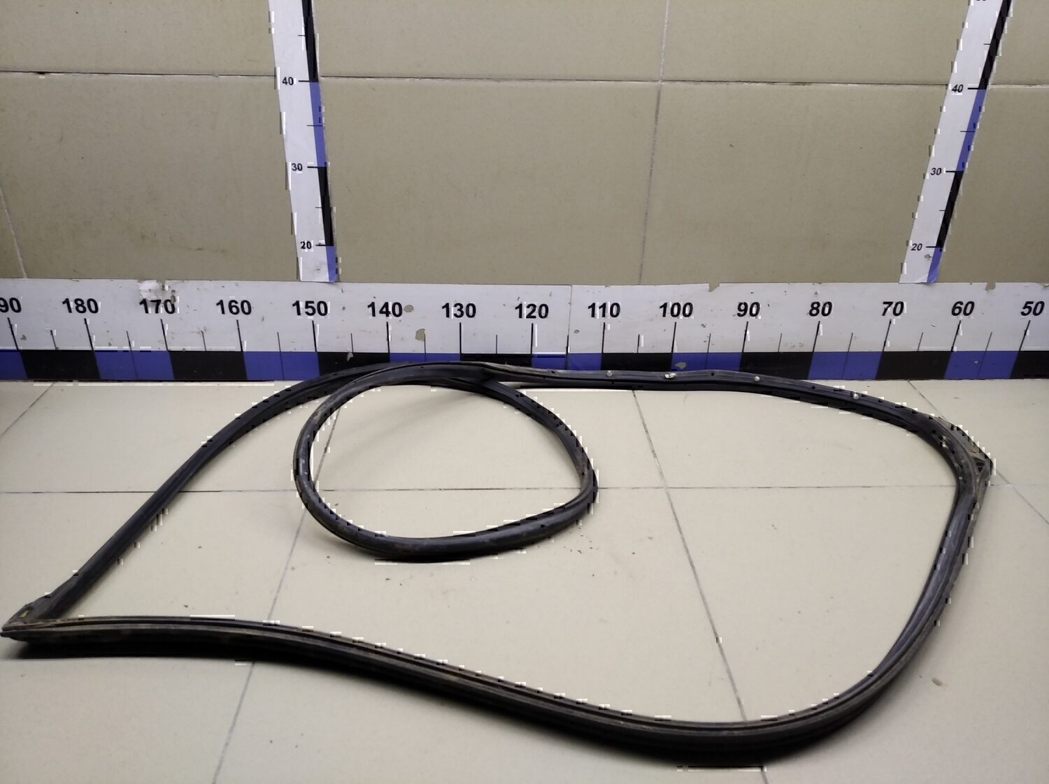 Уплотнитель двери MITSUBISHI Lancer (CS/Classic) 2003-2006