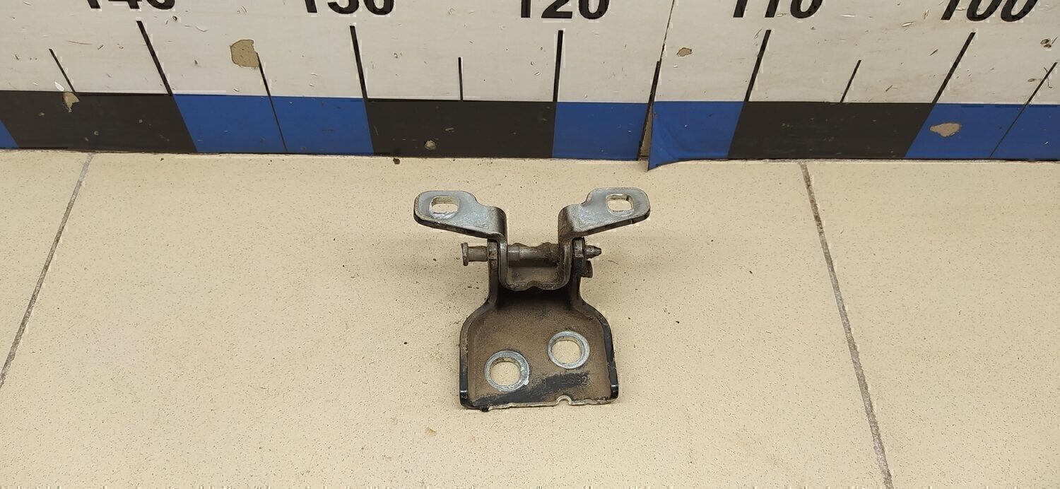 Петля двери задней правой верхняя RENAULT Duster 2012>