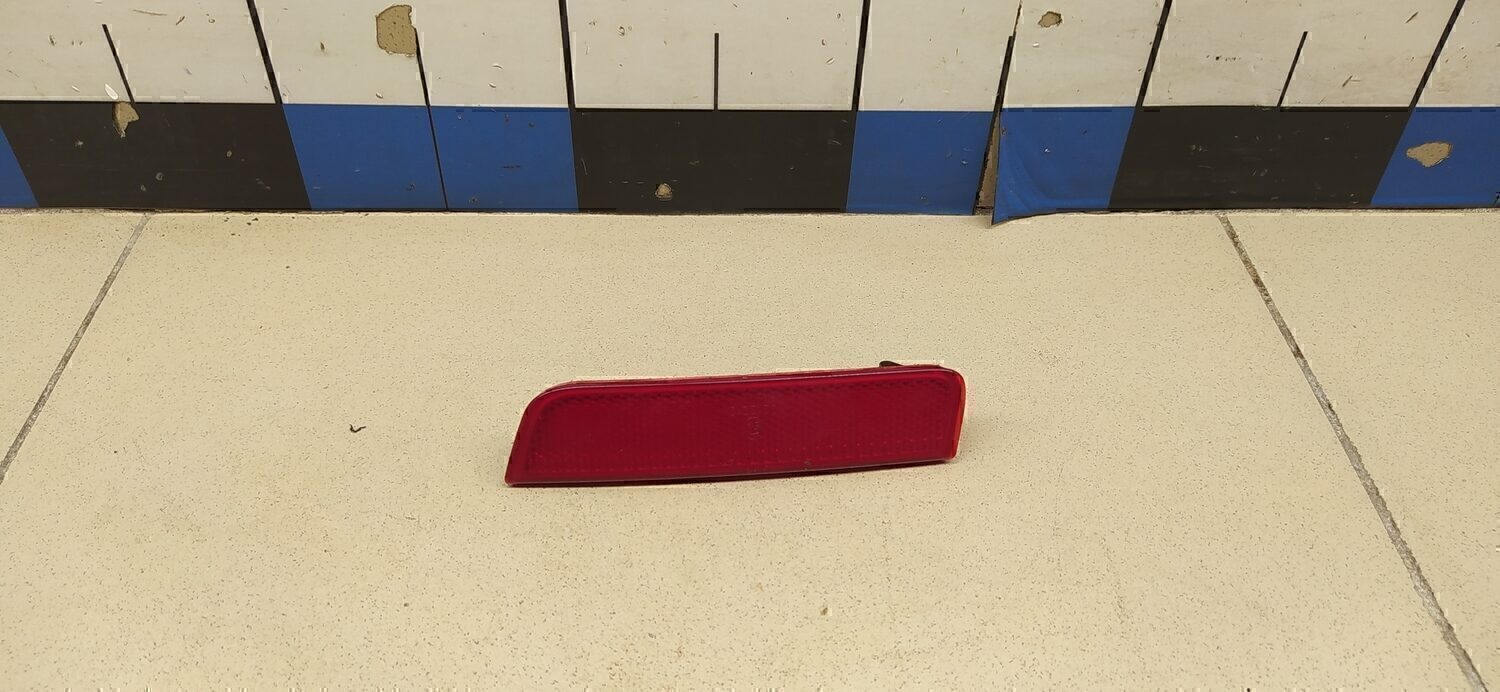 Отражатель в бампер задний правый RENAULT Duster 2012>