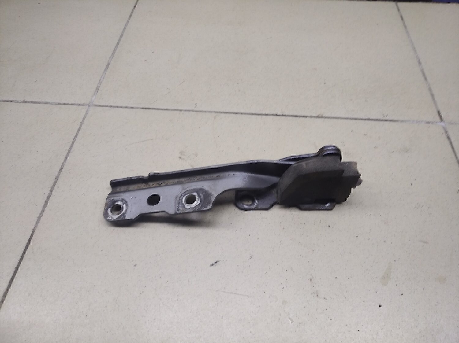 Петля капота правая MITSUBISHI Lancer (CS/Classic) 2003-2006