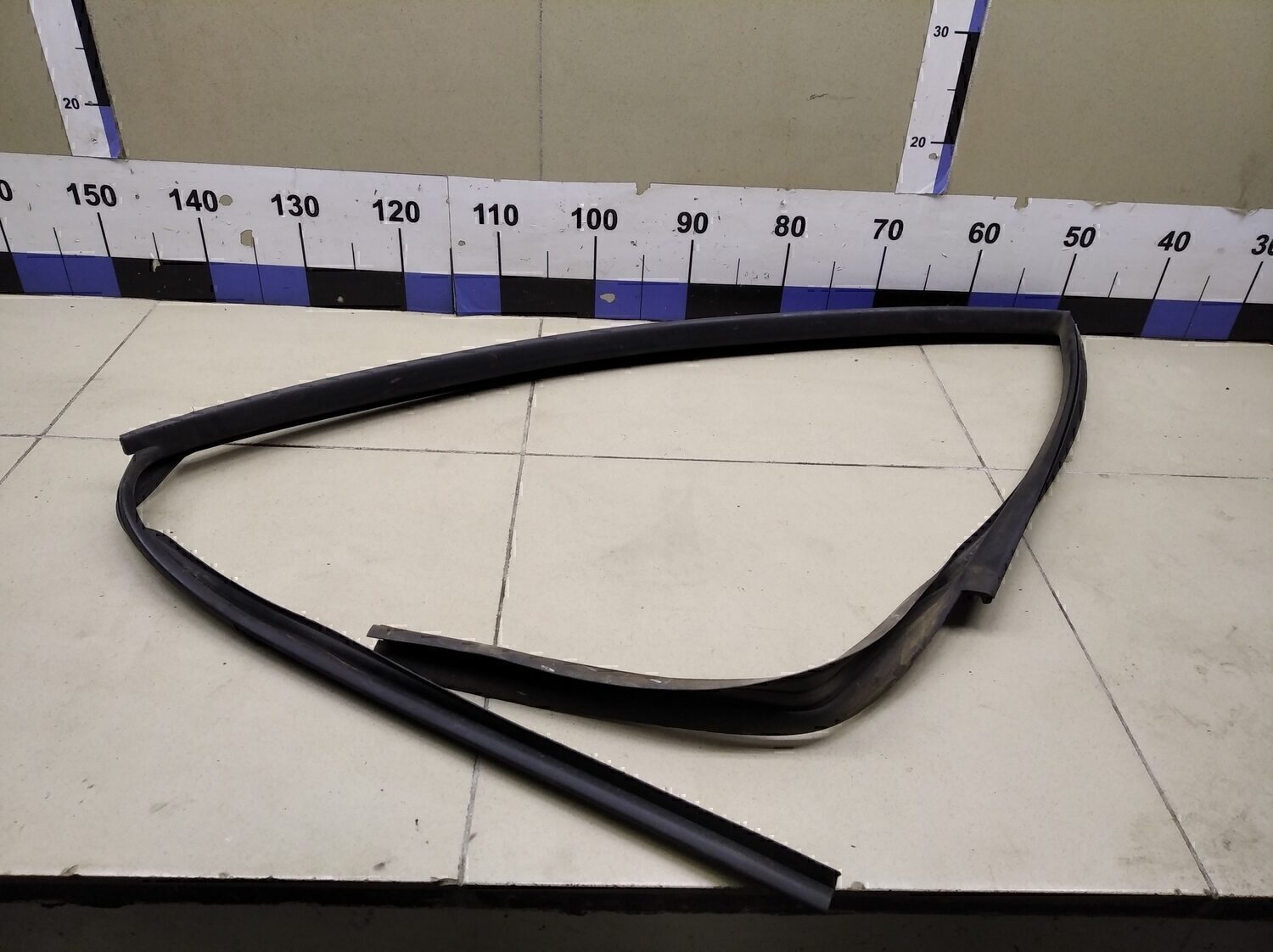 Уплотнитель стекла двери SSANG YONG Rexton I 2001-2007