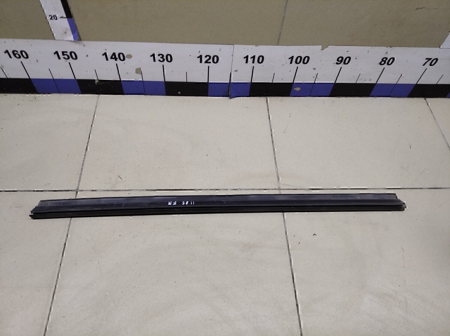 Накладка стекла переднего правого VAZ Chevrolet NIVA