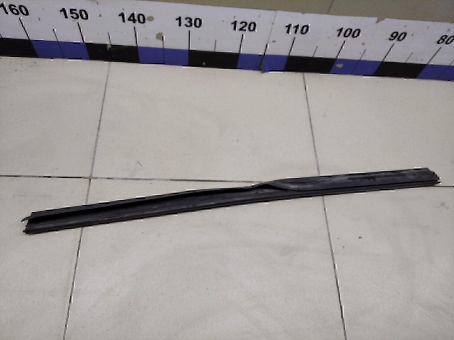 Накладка стекла переднего левого VAZ Chevrolet NIVA