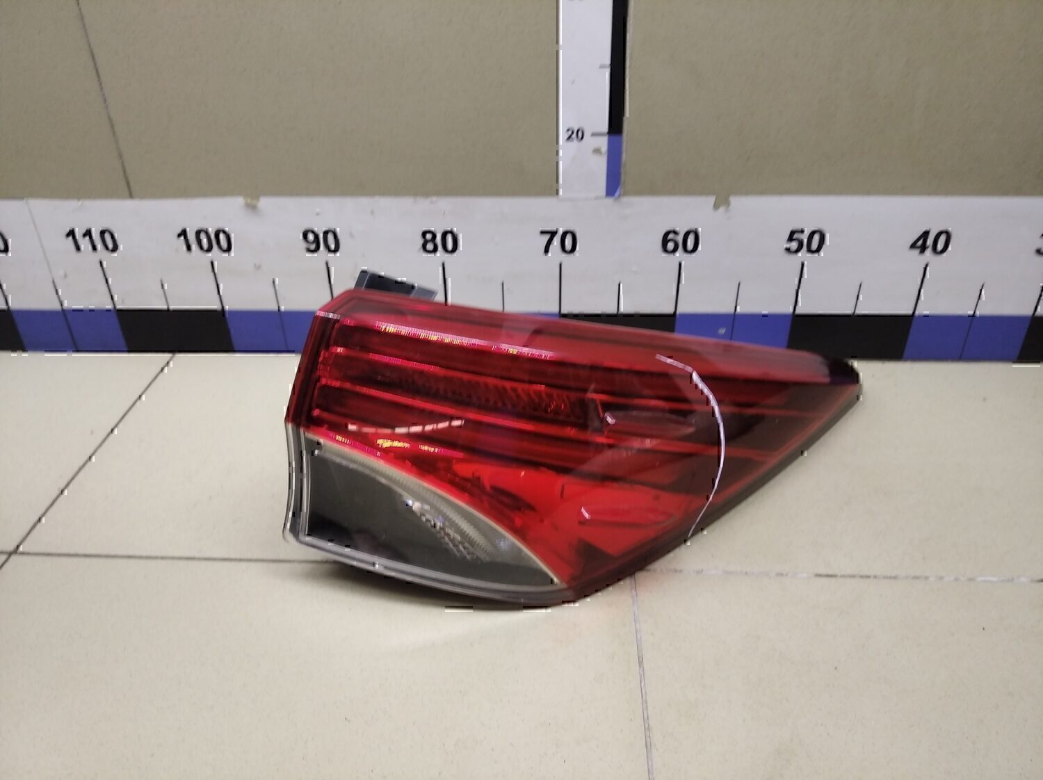 Фонарь задний наружный правый TOYOTA Fortuner 2015>