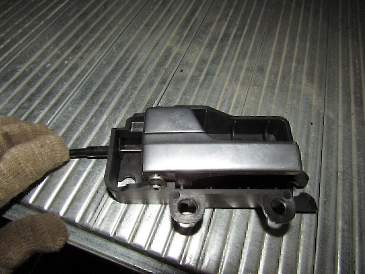 Трос открывания передней двери FORD Focus II 2005-2008