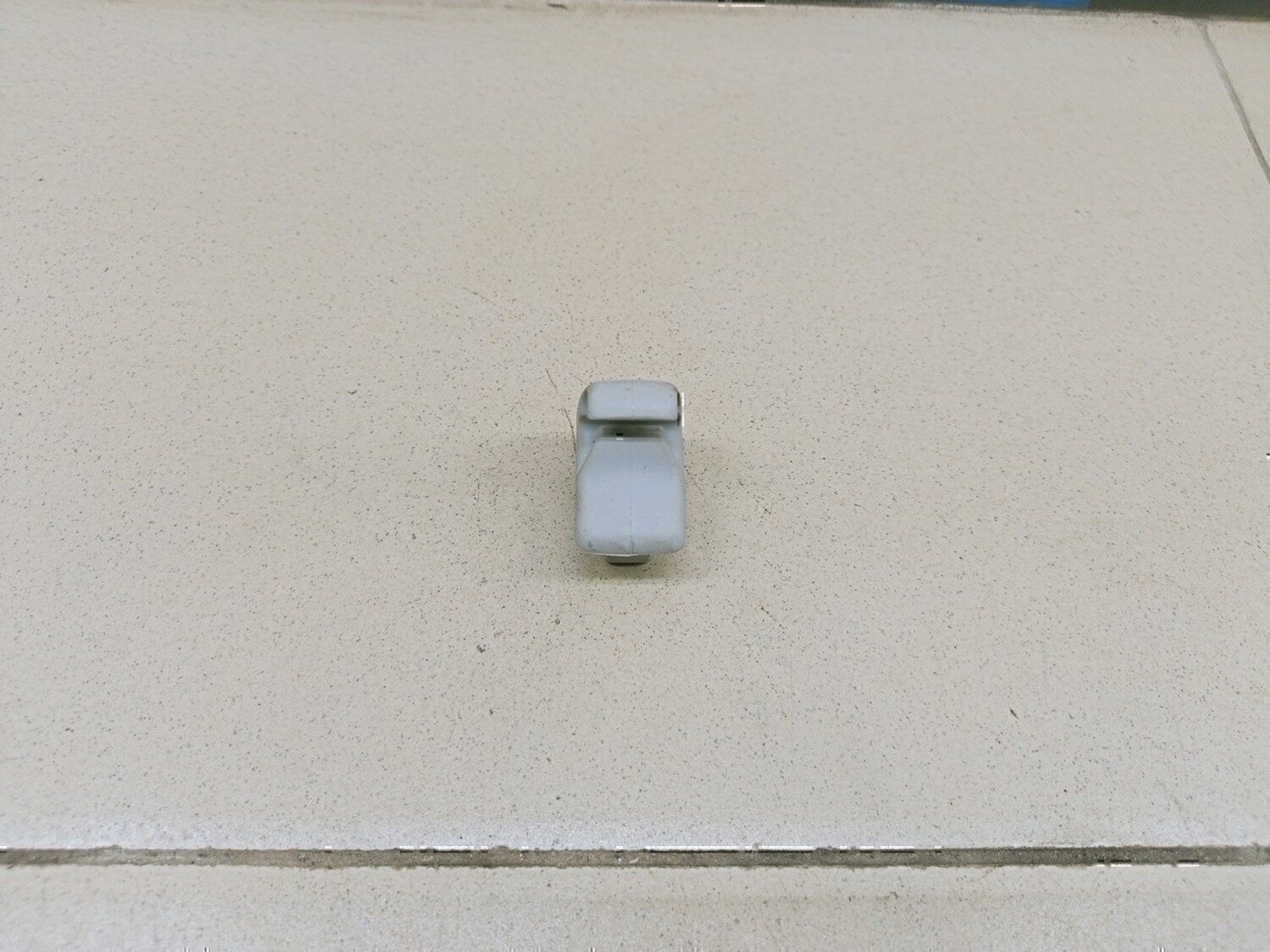 Крючок солнцезащитного козырька MITSUBISHI ASX 2010-2016