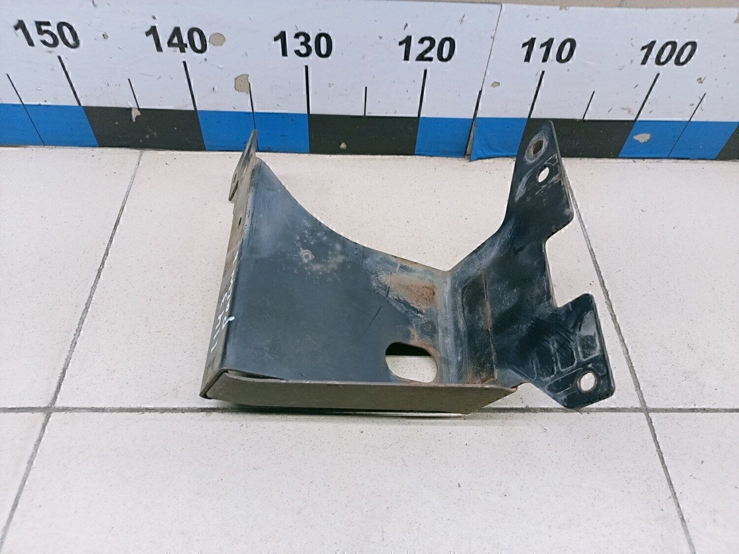 Кронштейн (сопут. товар) Isuzu Elf/N-Serie (NPR/NQR) 2005>