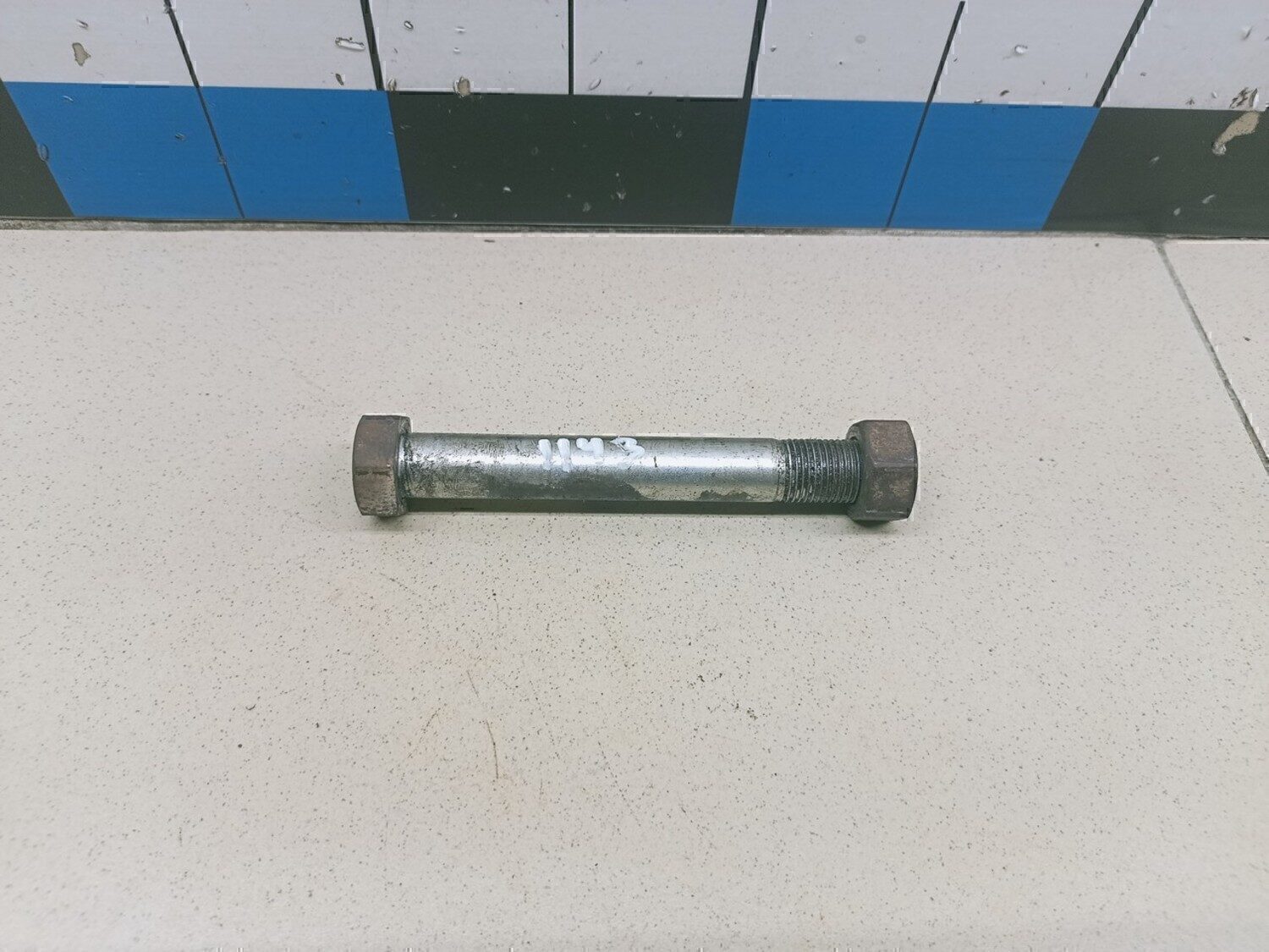 Болт крепления рессоры Isuzu Elf/N-Serie (NPR/NQR) 2005>