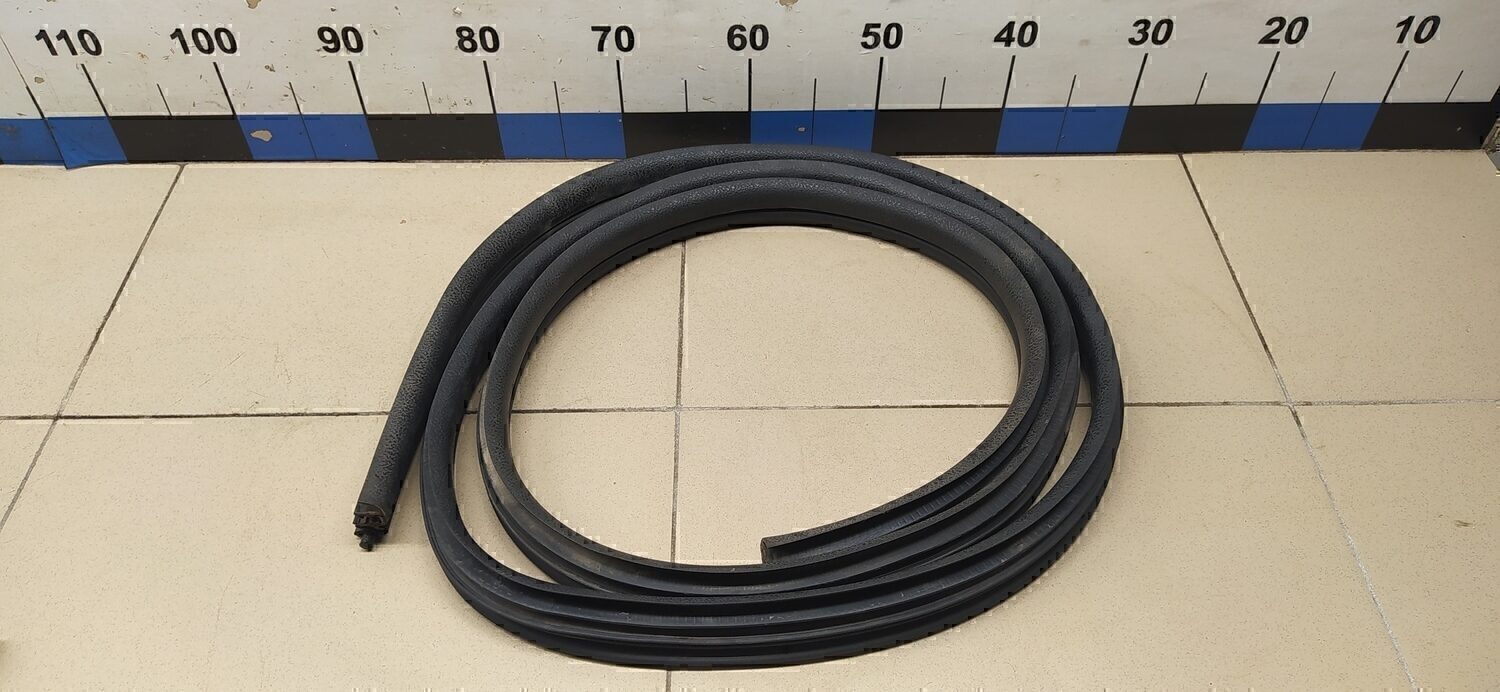 Уплотнитель двери VAZ Lada Largus 2011>