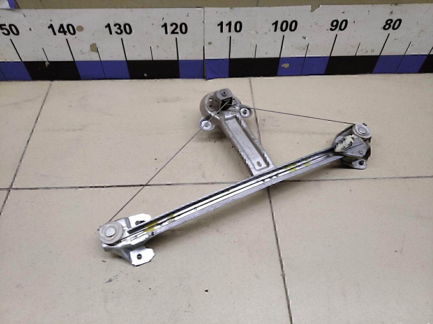 Стеклоподъемник механ. задний правый OPEL Astra H / Family 2004-2015