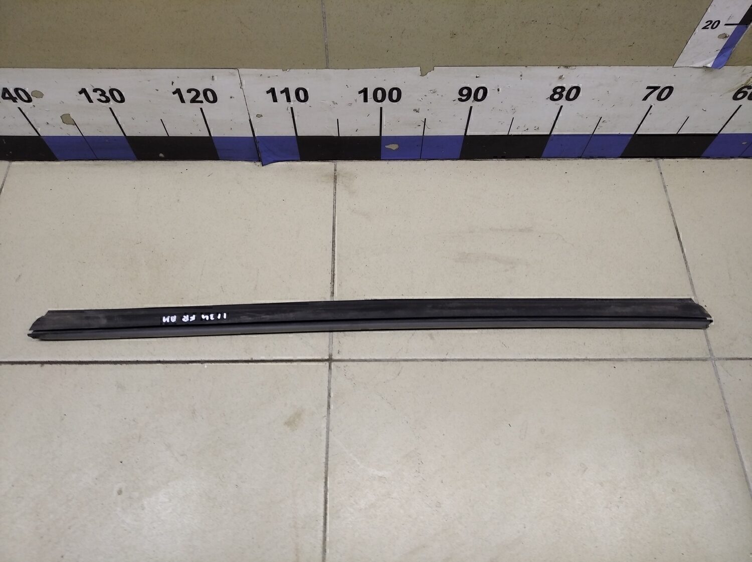 Накладка стекла переднего правого VAZ Chevrolet NIVA