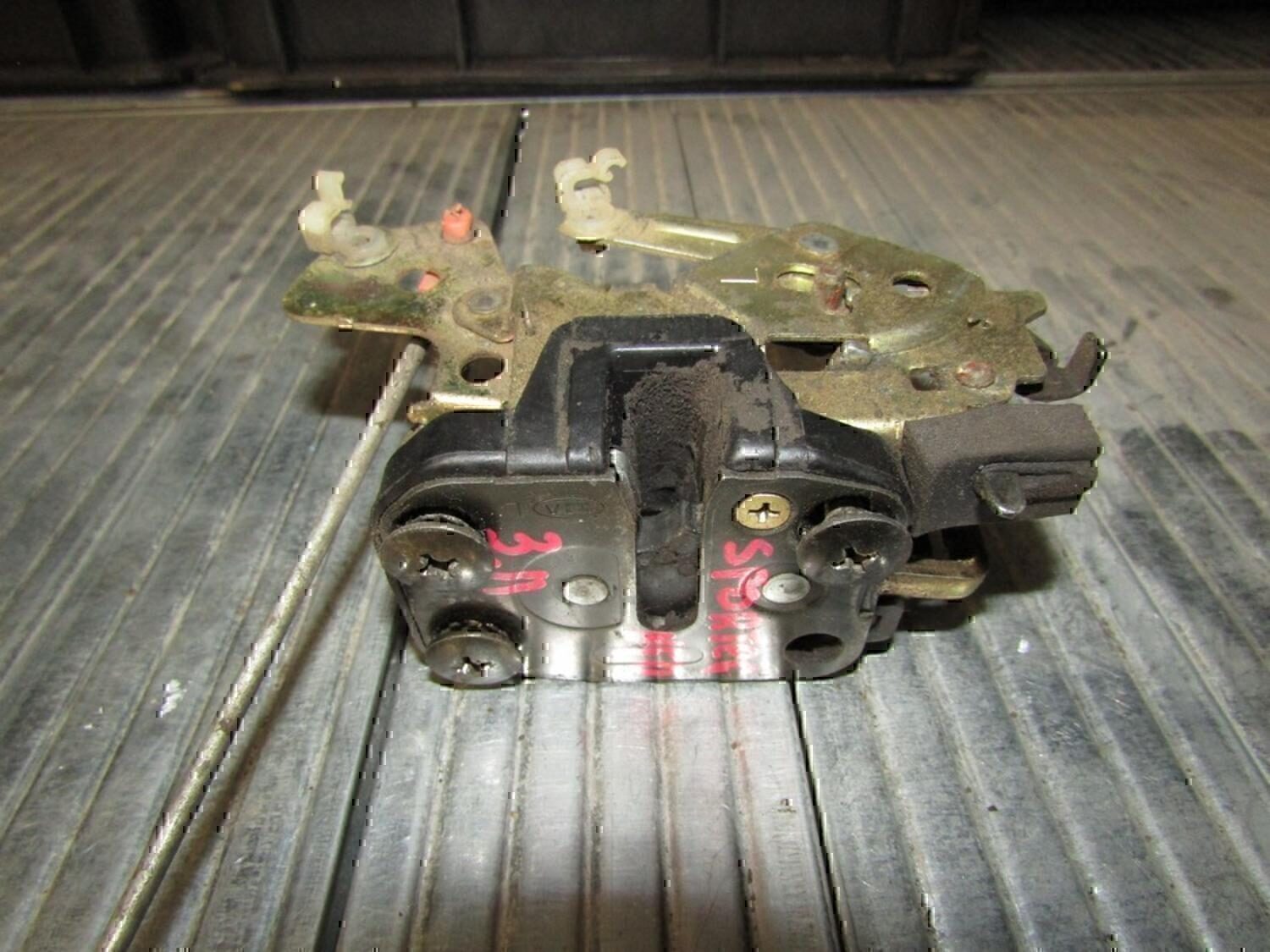 Замок двери задней левой KIA Sportage 1994-2004