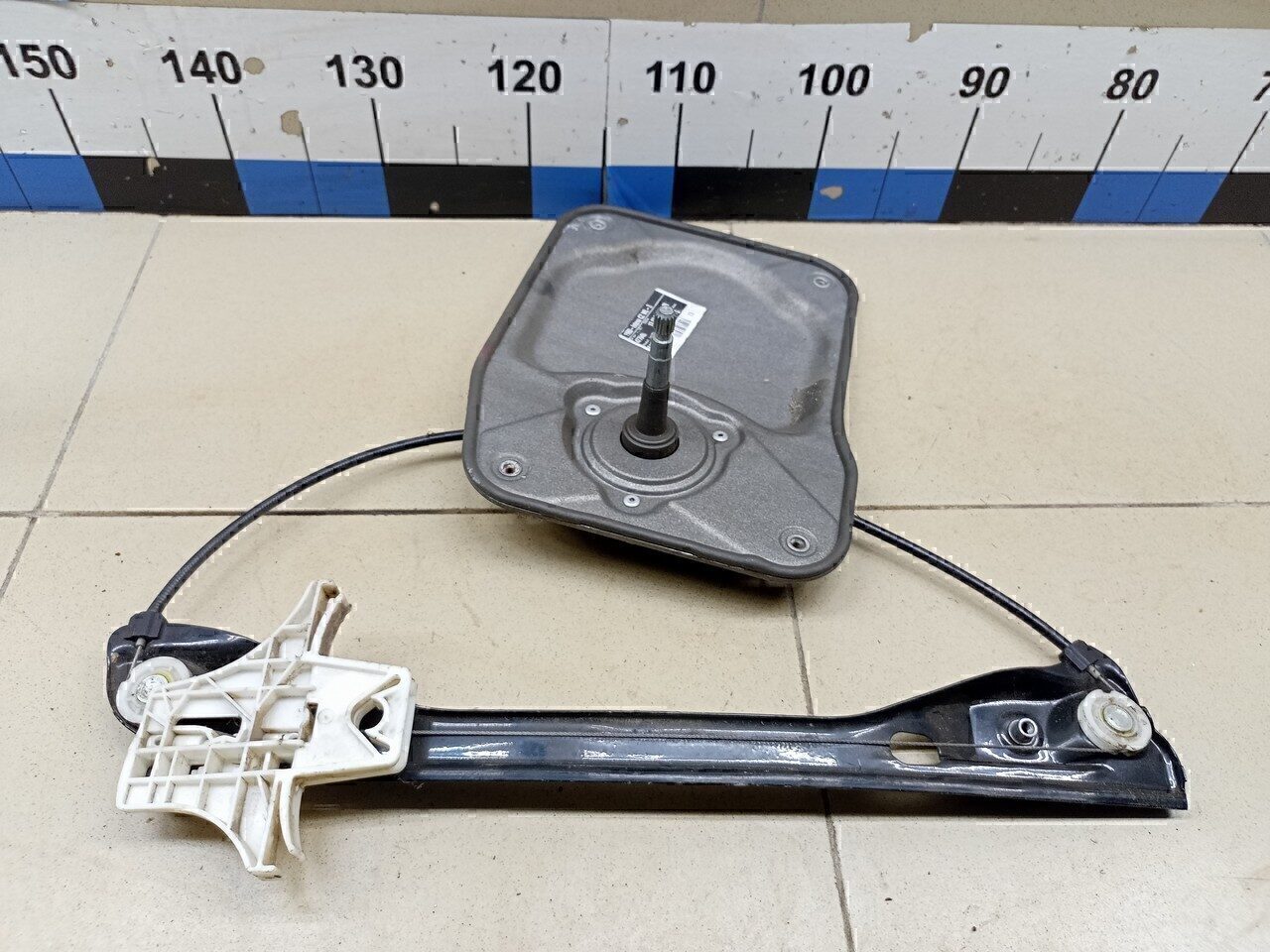 Стеклоподъемник механ. задний левый SKODA Fabia 2007-2015