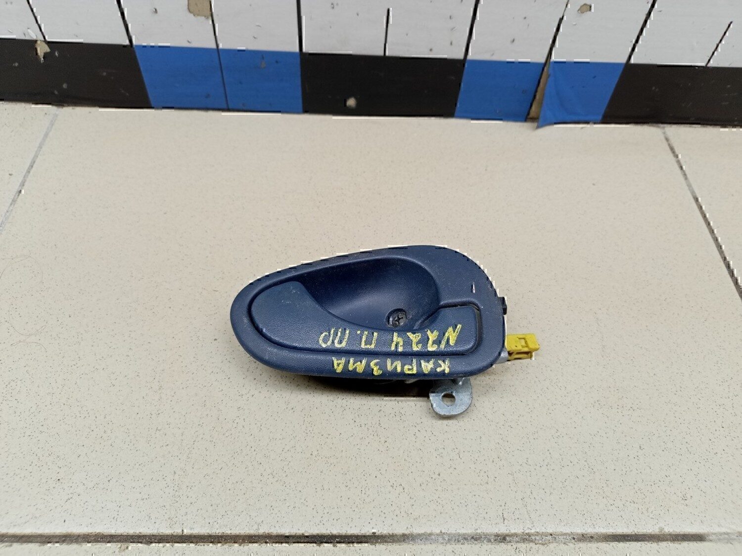 Ручка двери внутренняя правая MITSUBISHI Carisma (DA) 1999-2003