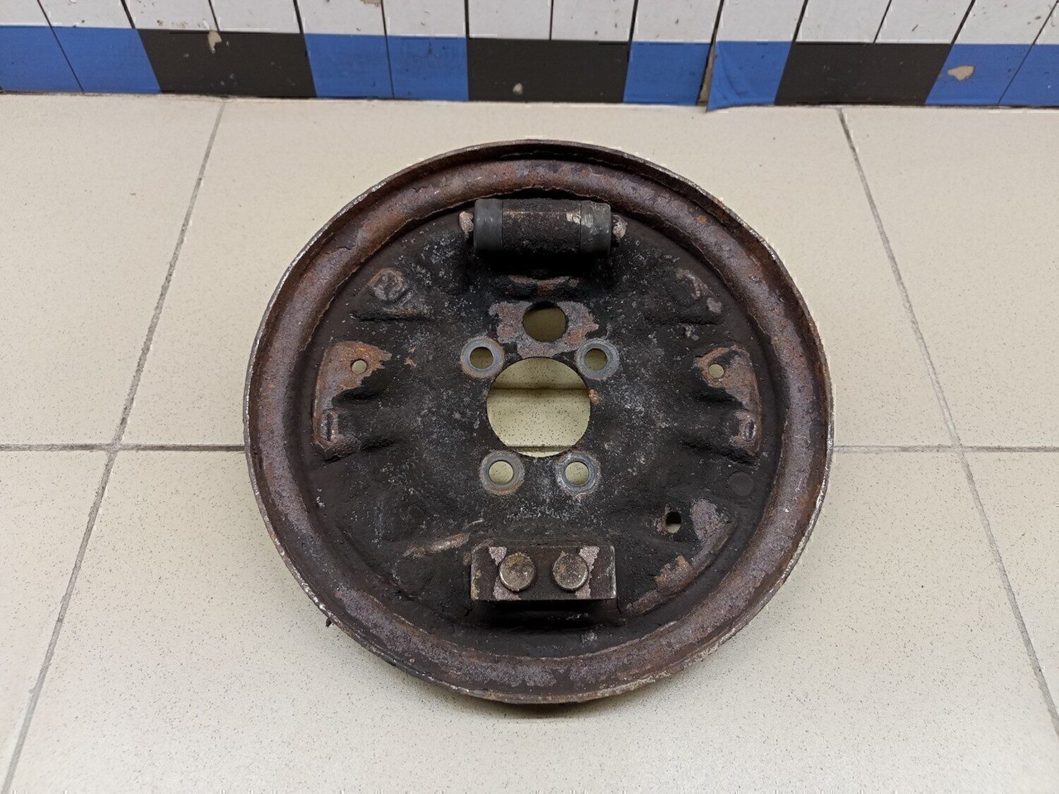 Щит опорный задний правый Chery Amulet (A15) 2006>