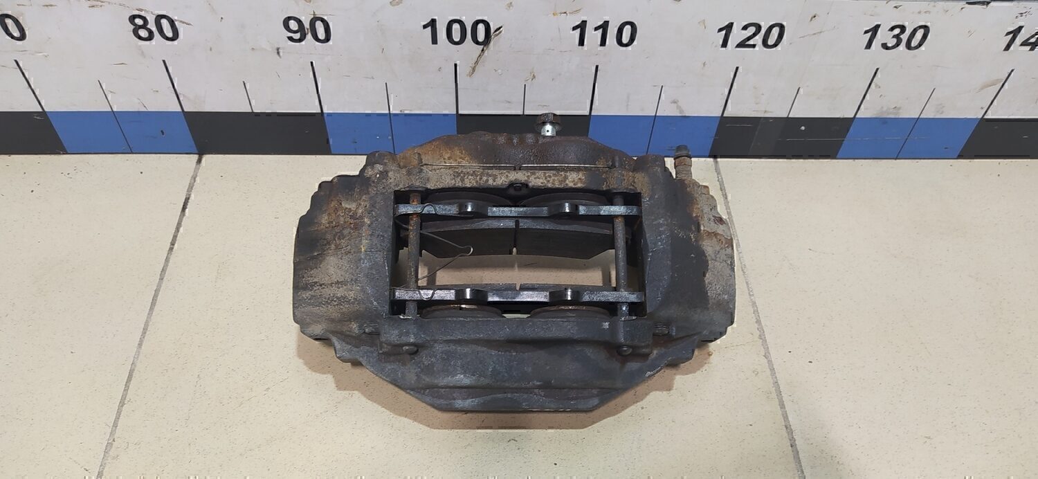 Суппорт передний правый TOYOTA LX 570