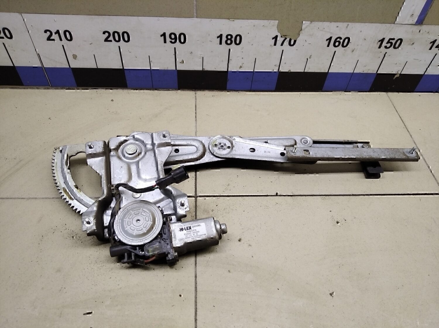 Стеклоподъемник электр. задний левый KIA Sorento 2003-2009