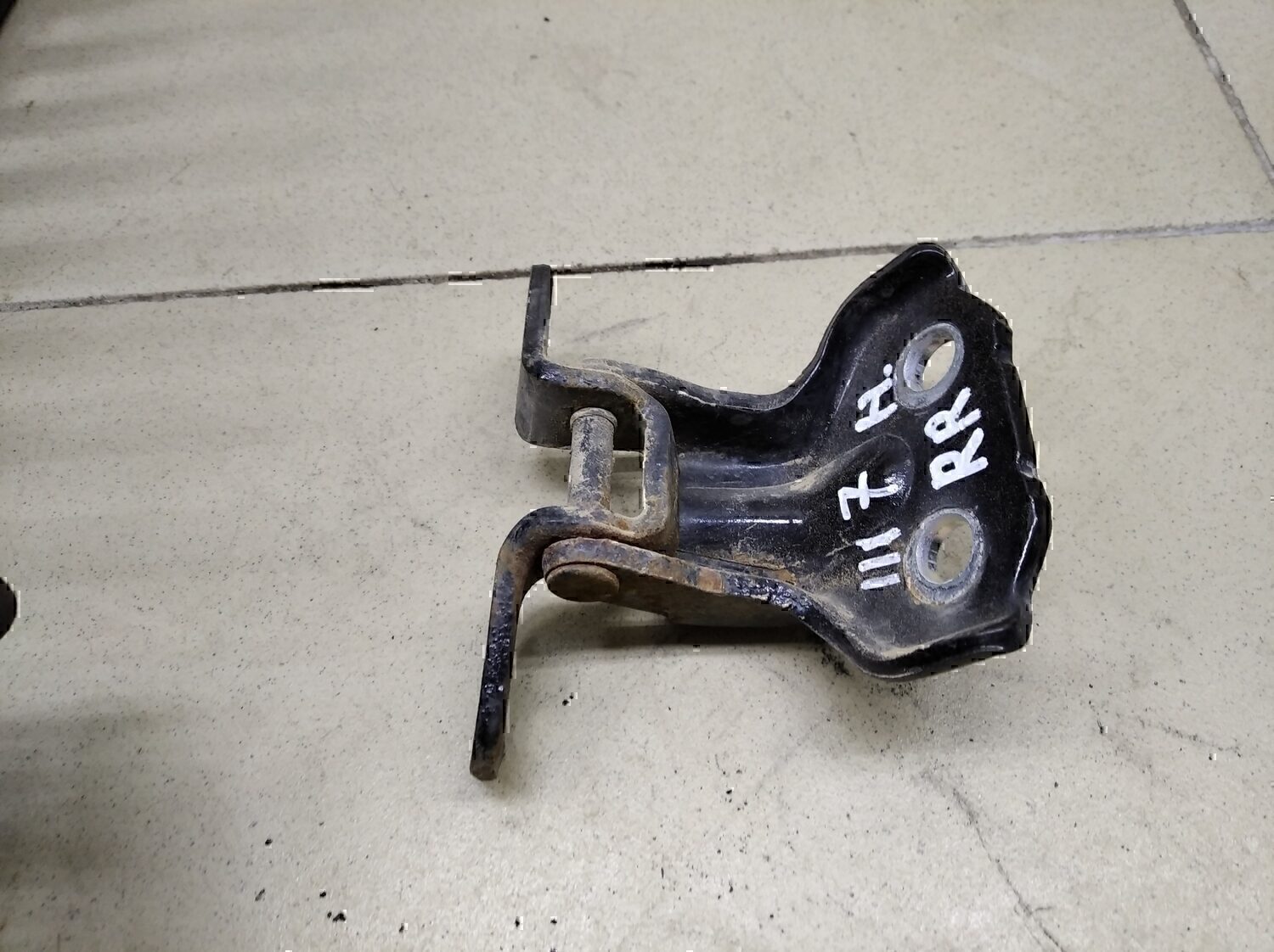 Петля двери KIA Sorento 2003-2009