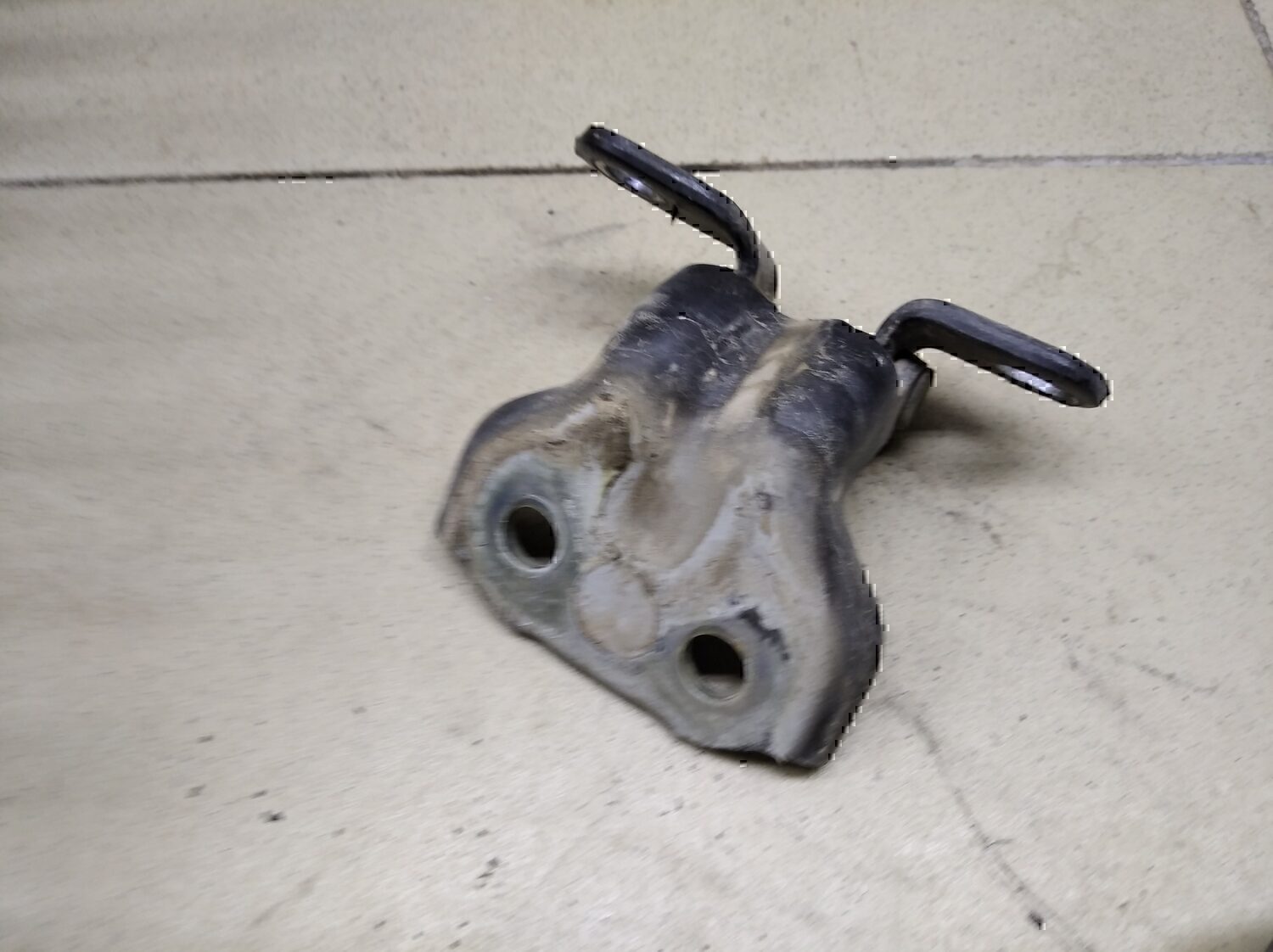 Петля двери KIA Sorento 2003-2009