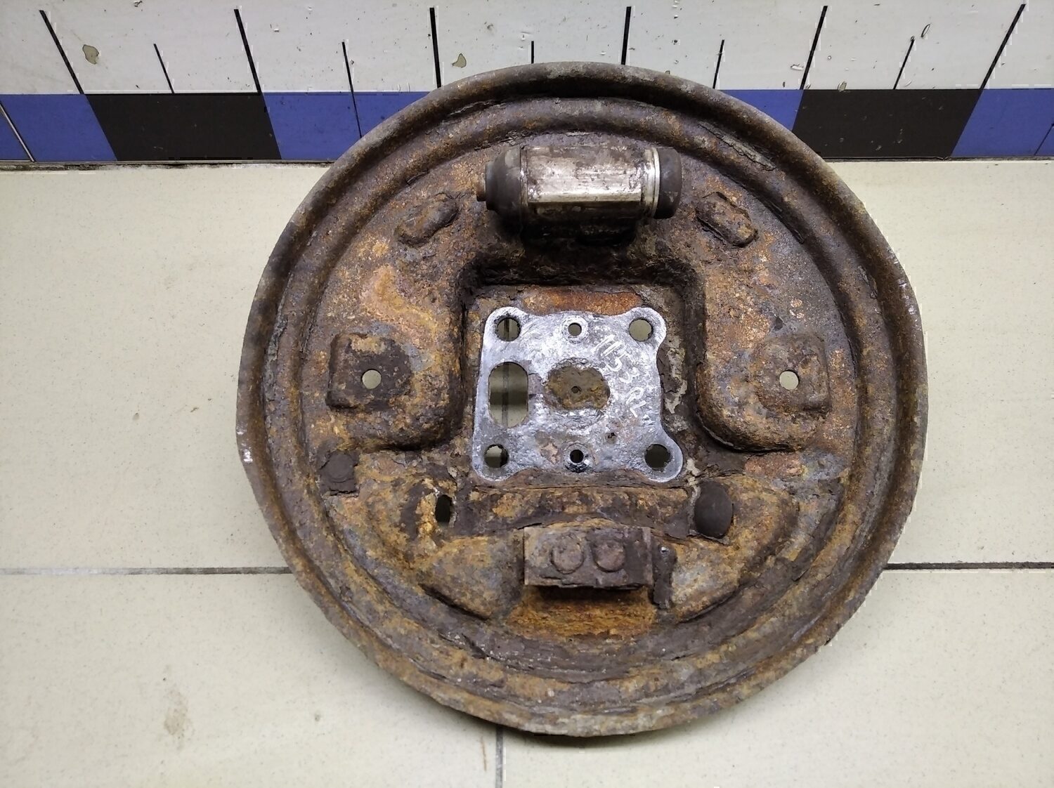 Щит опорный задний левый FORD Fusion 2002-2012