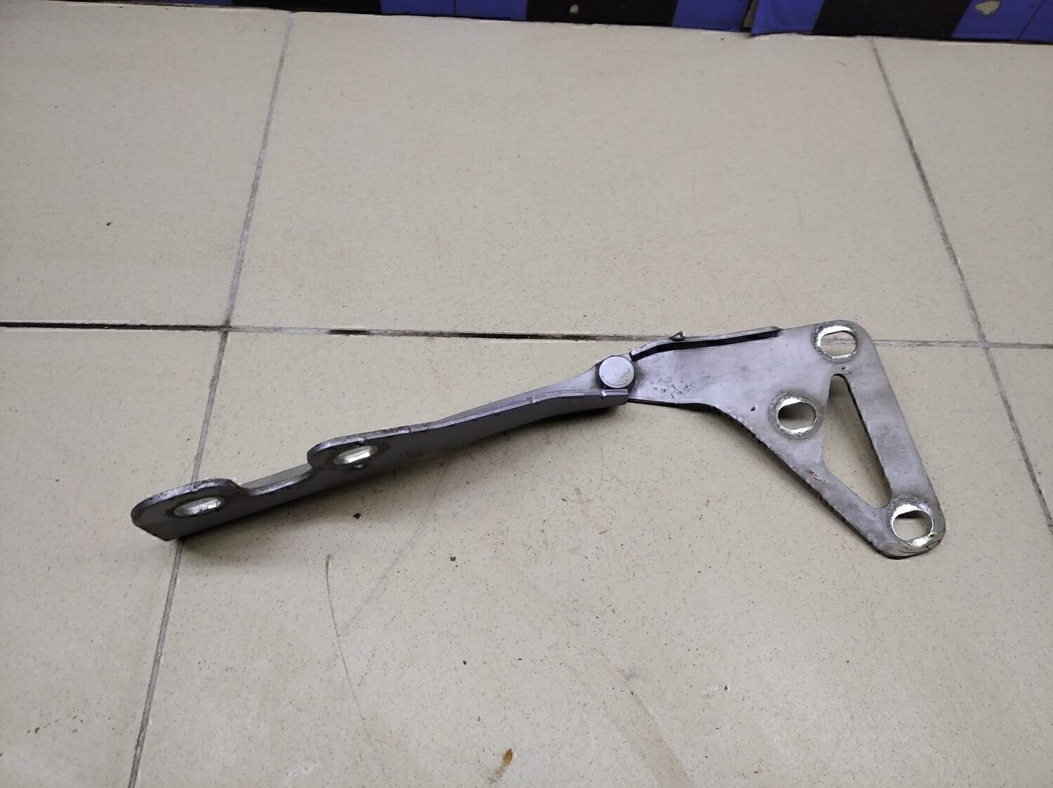 Петля капота правая OPEL Astra H / Family 2004-2015