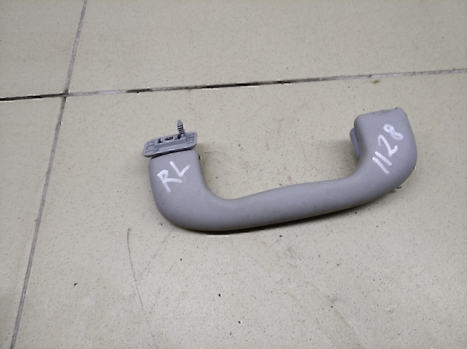 Ручка внутренняя потолочная OPEL Astra H / Family 2004-2015