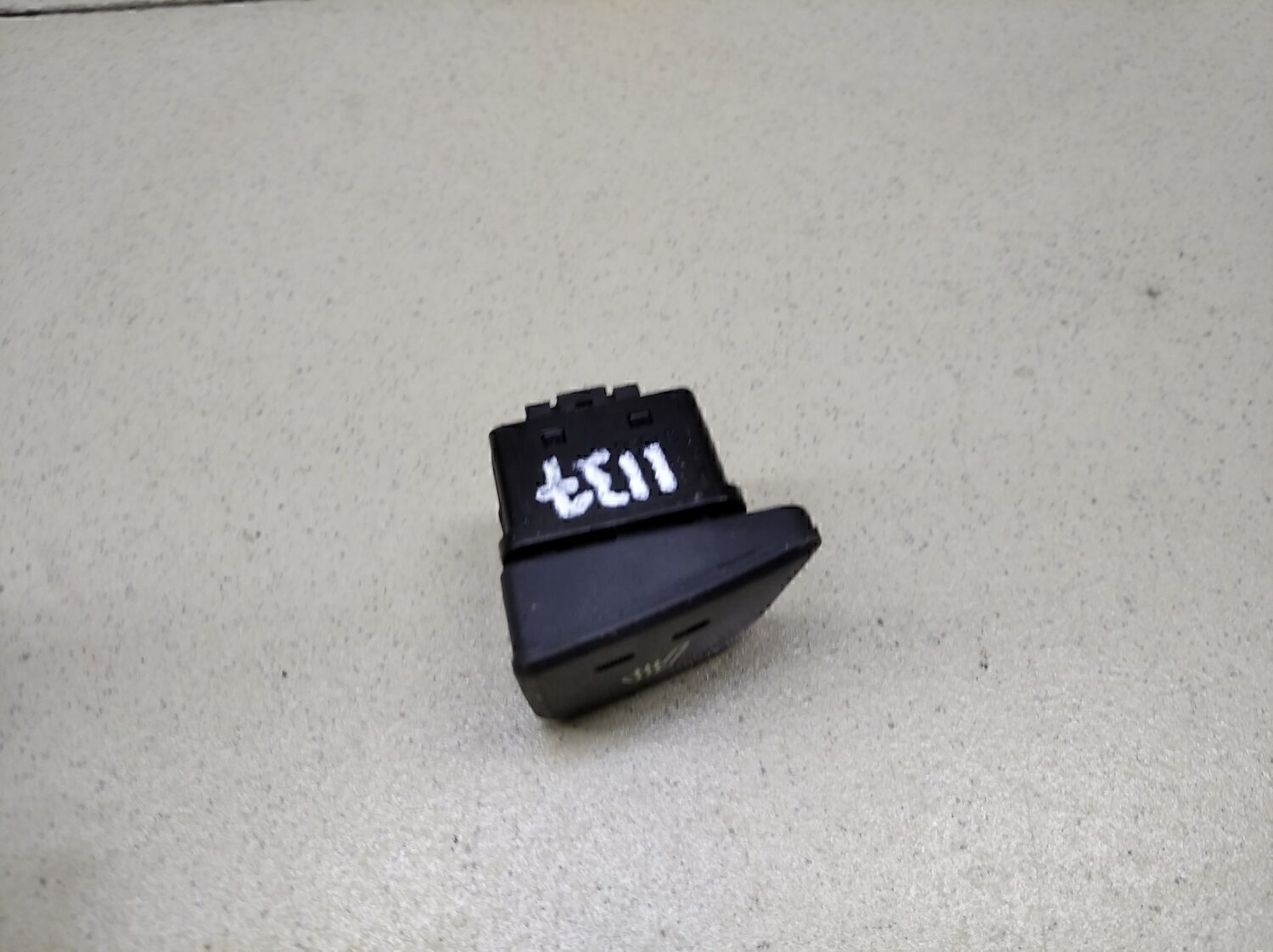 Кнопка обогрева сидений HYUNDAI i30 2007-2012