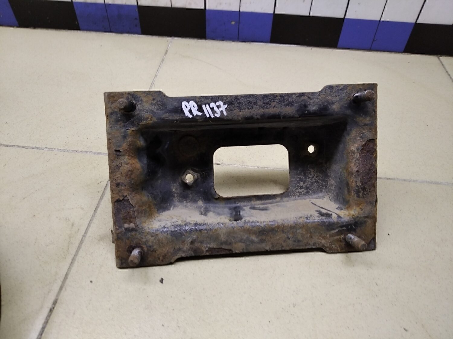 Кронштейн заднего бампера правый HYUNDAI i30 2007-2012