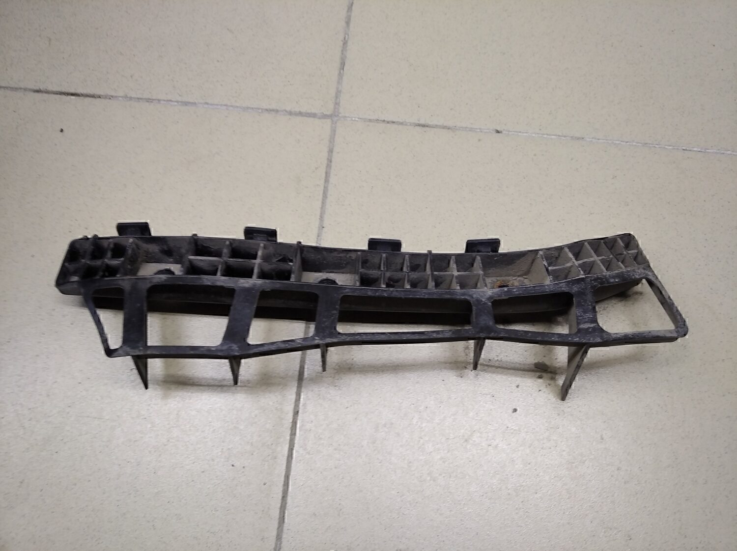 Направляющая заднего бампера правая HYUNDAI i30 2007-2012