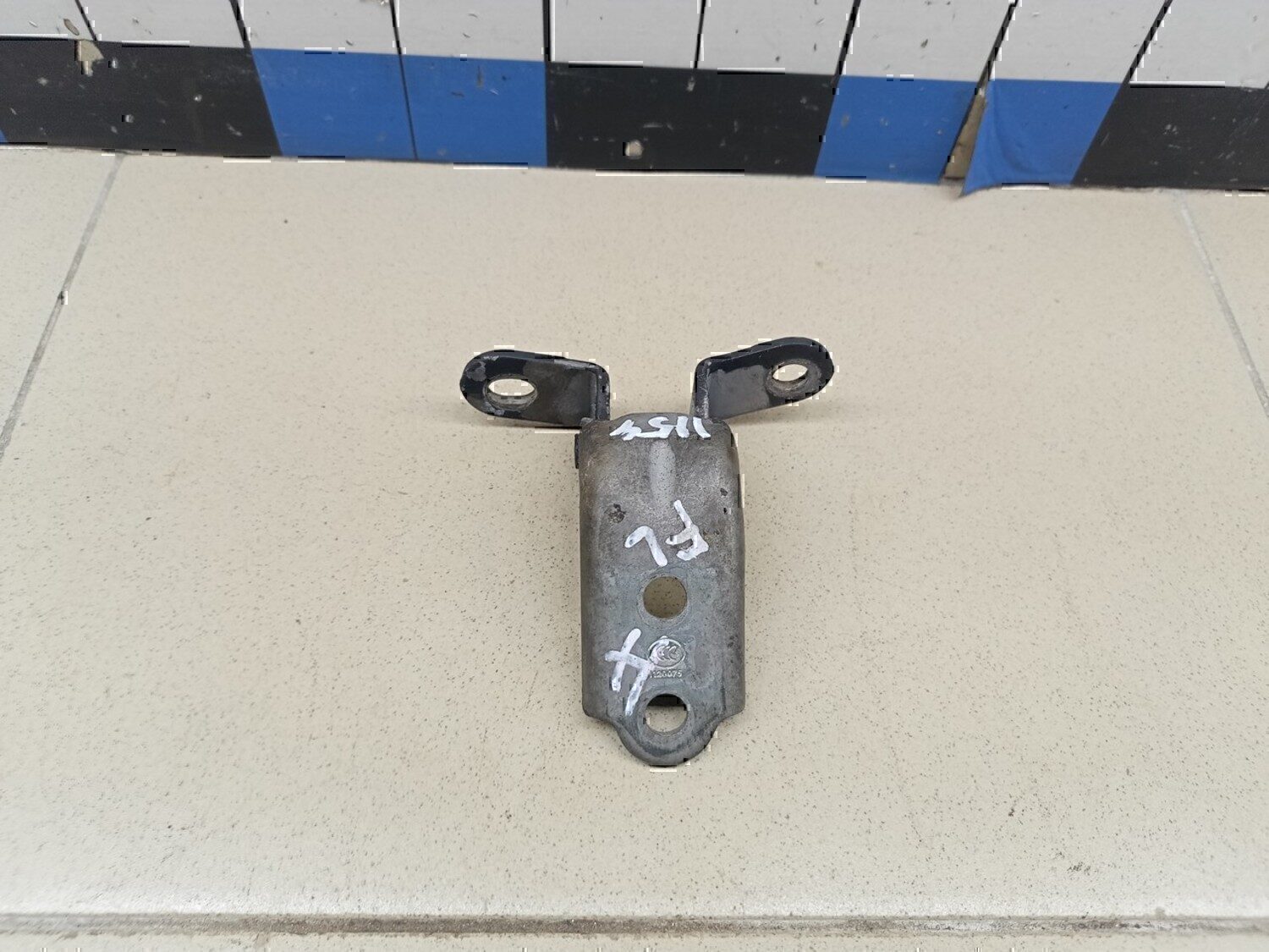 Петля двери HYUNDAI Ceed 2007- 2012