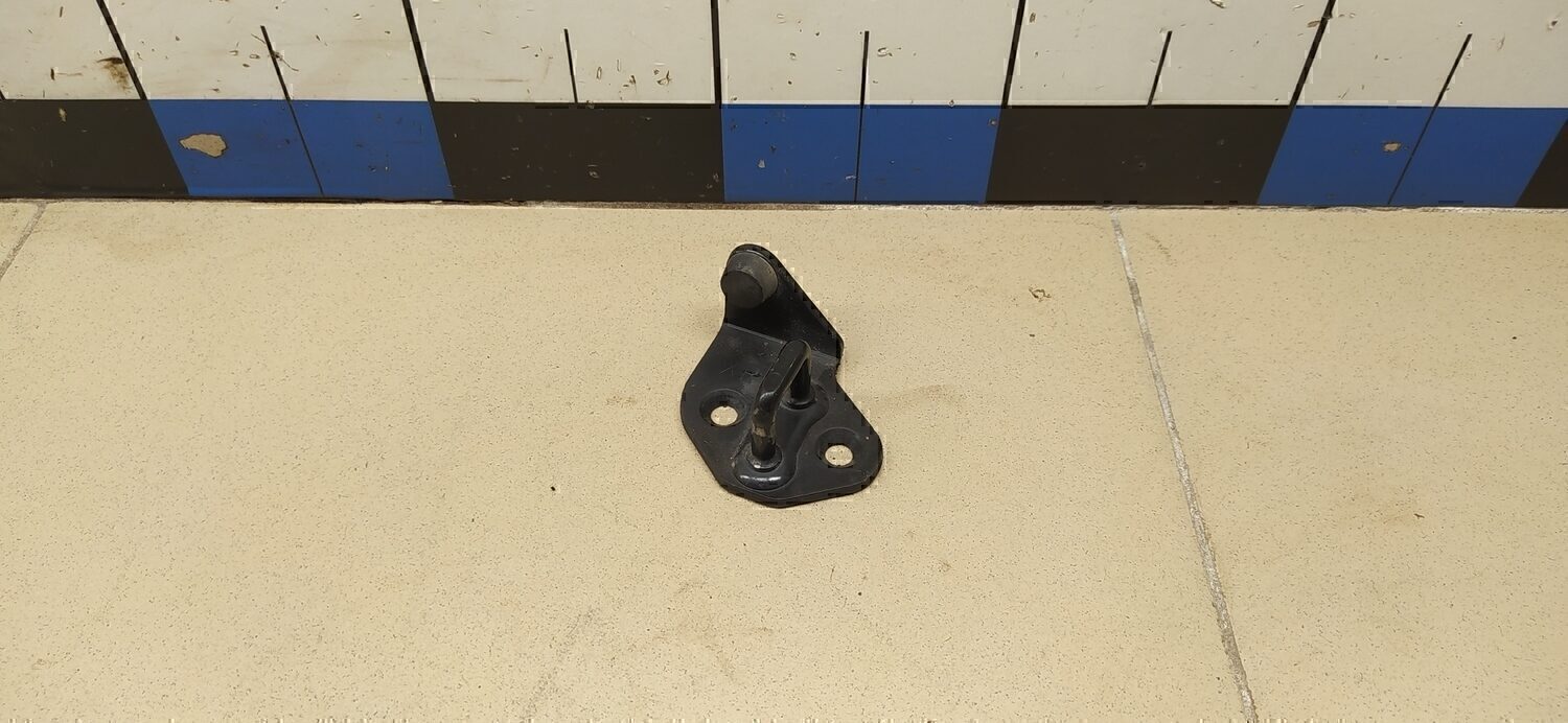 ответная часть замка багажника TOYOTA LX 570