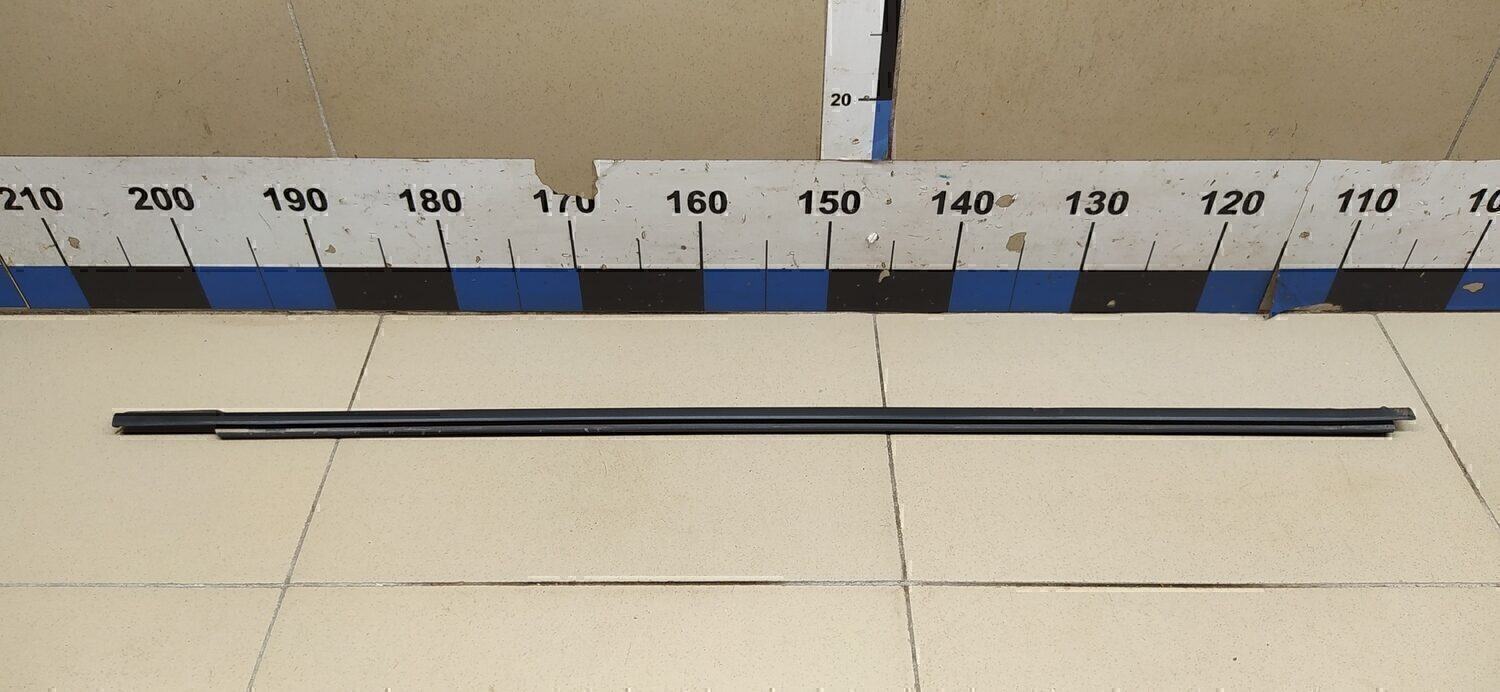 Накладка стекла переднего правого HYUNDAI Solaris 2010-2017