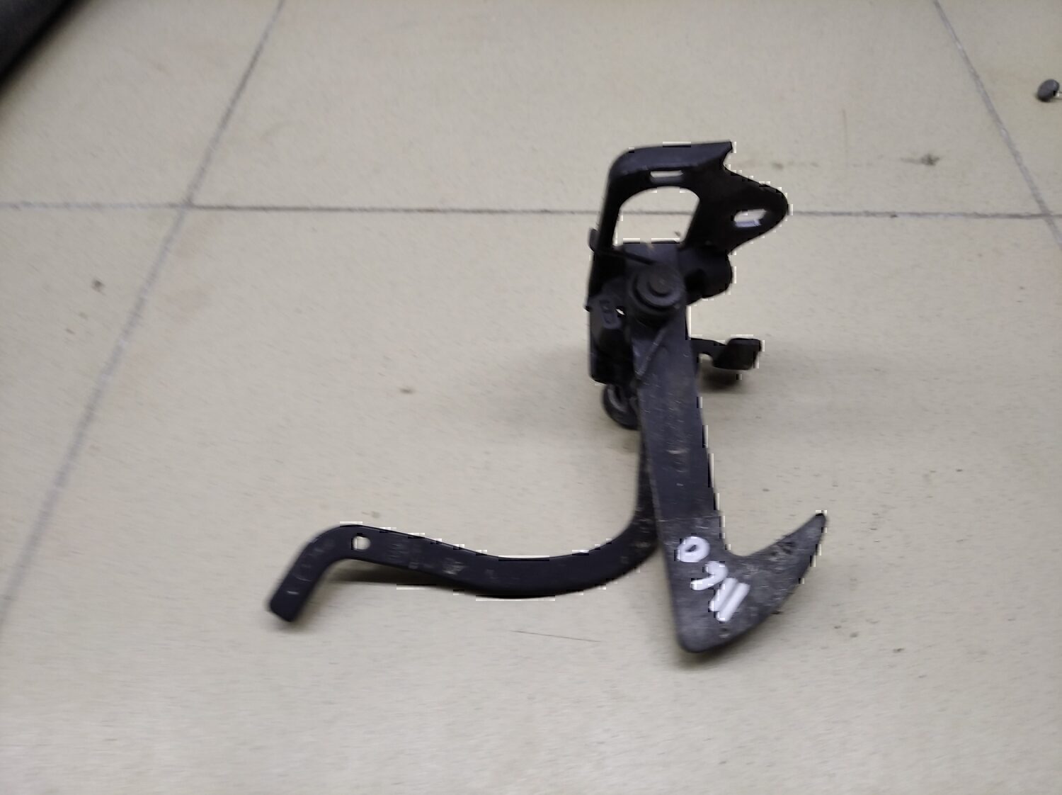 Крючок капота SKODA Octavia (A5 1Z-) 2004-2013