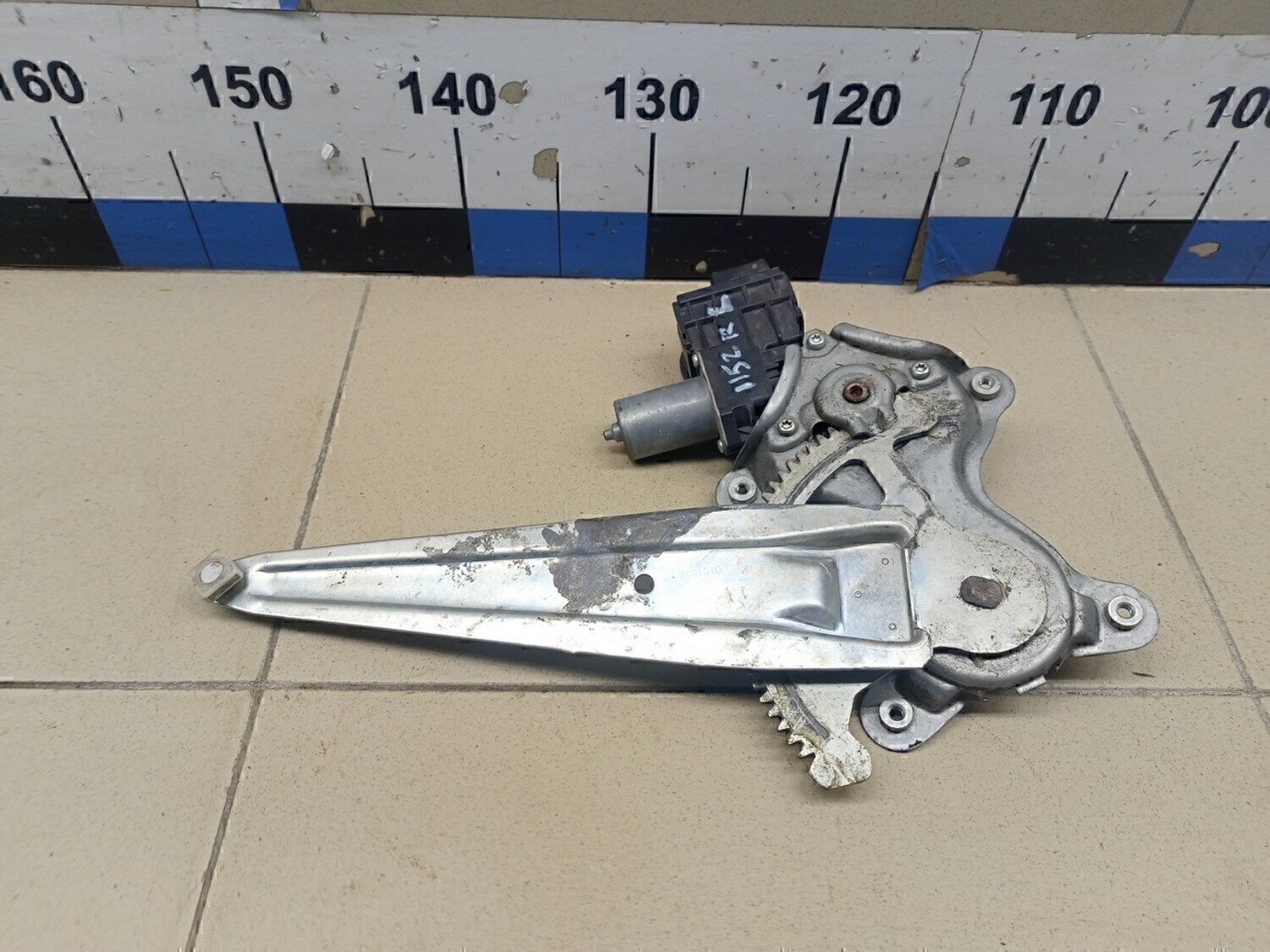 Стеклоподъемник электр. задний левый TOYOTA LX 570