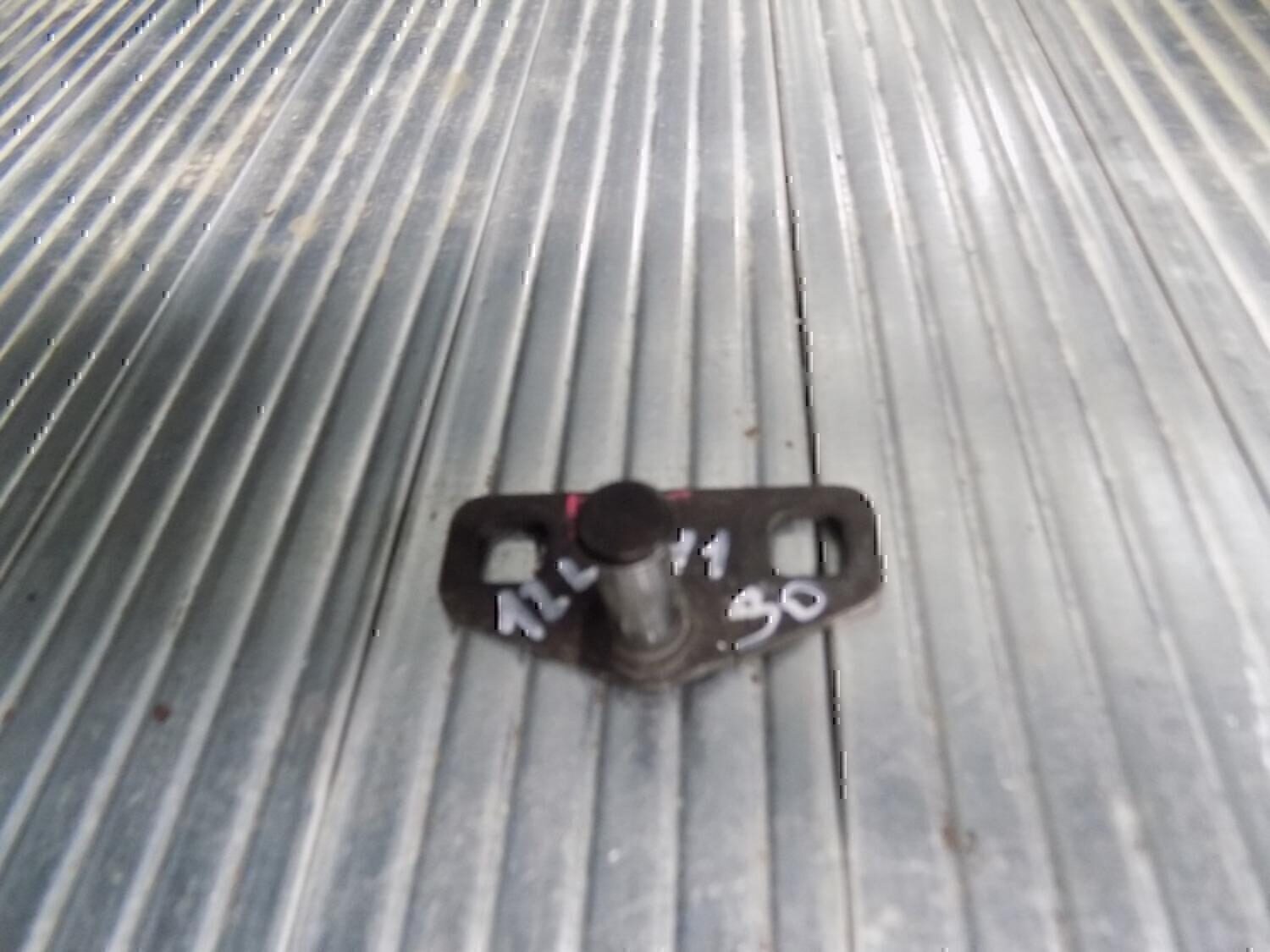 Ответная часть замка багажника SKODA Passat [B5] 2000-2005