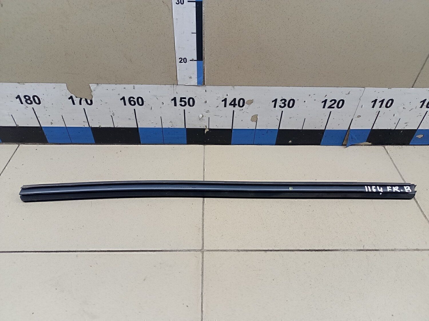 Накладка стекла переднего правого FORD S-MAX 2006-2015